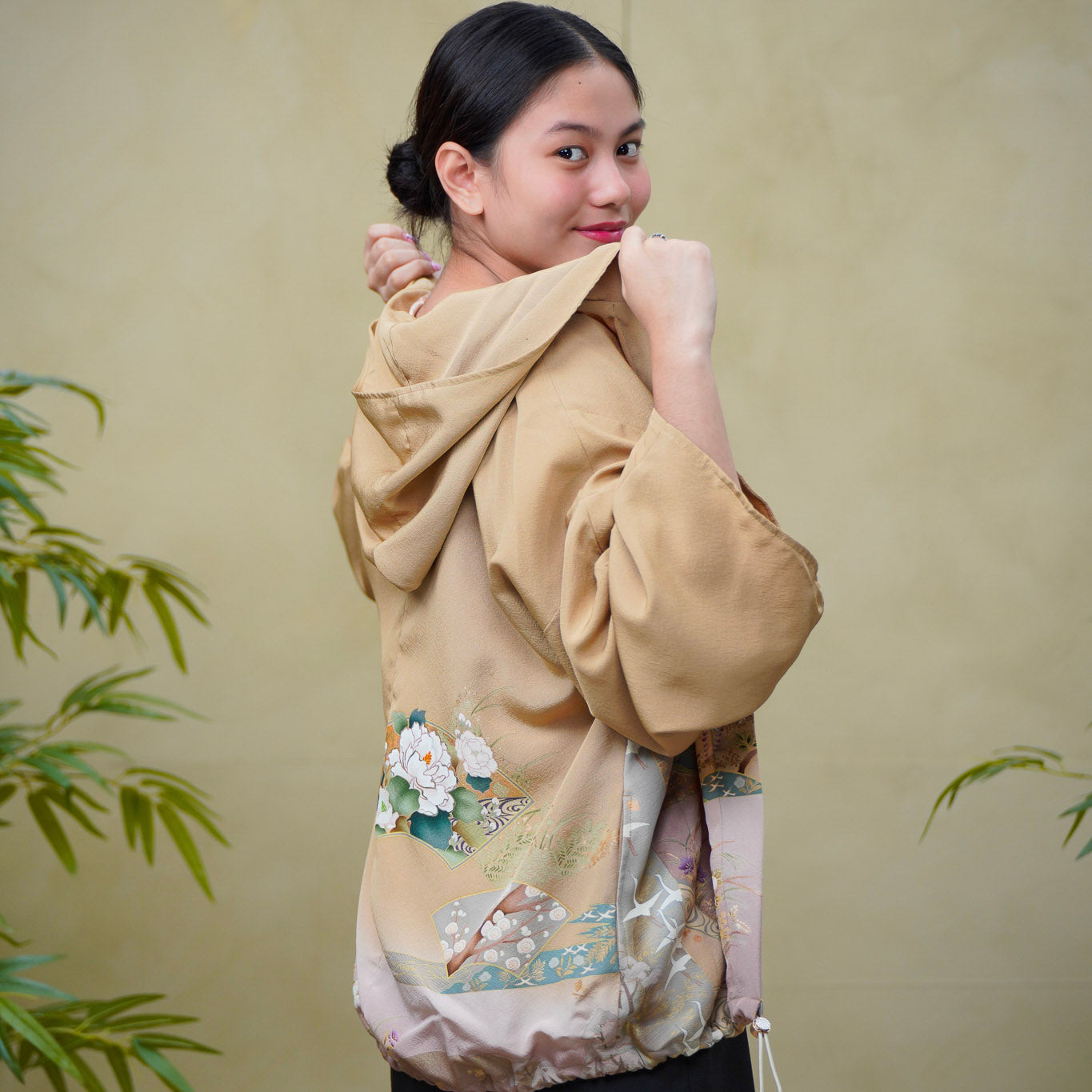 Premium On-hand: Cream Hoodie | H8243Y