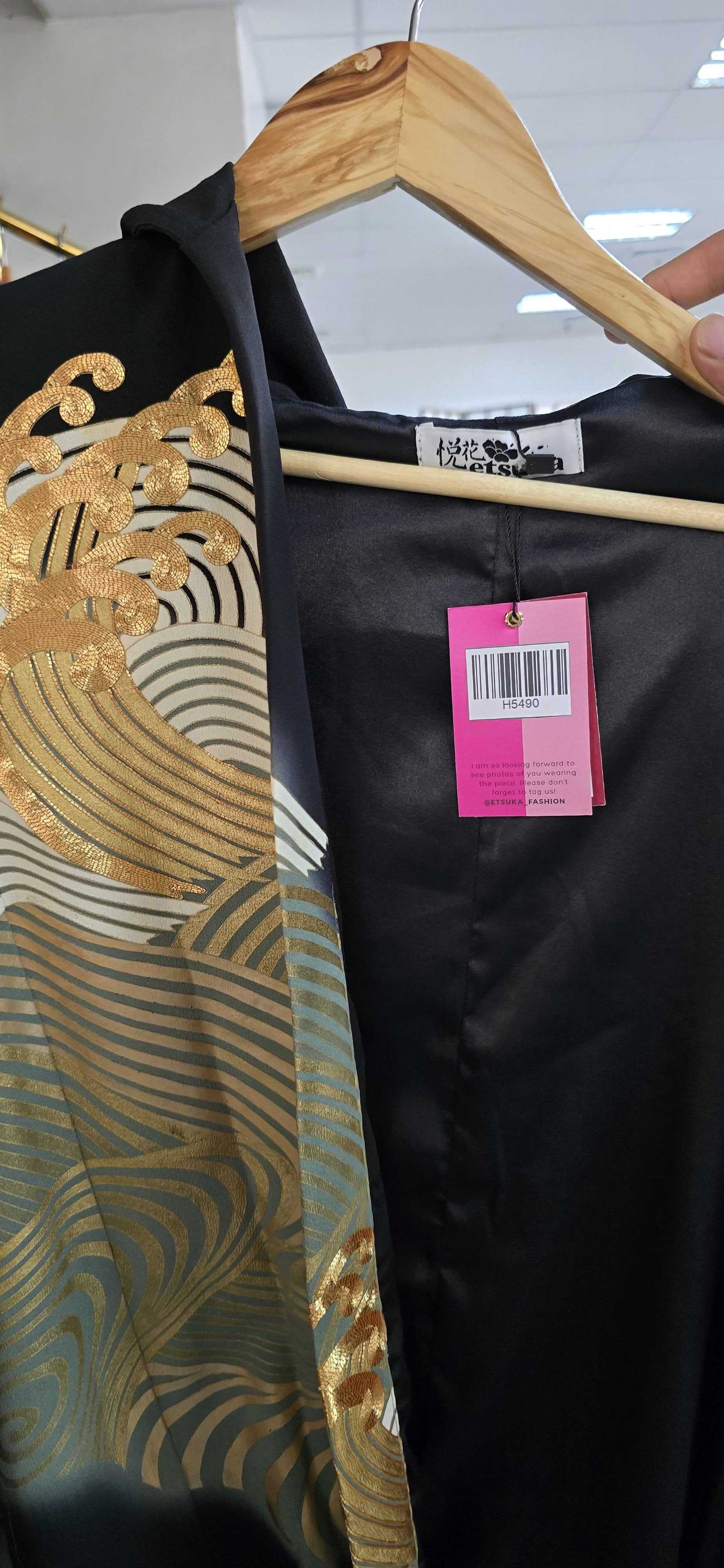 On-hand: Hoodie | H5490 black with gold