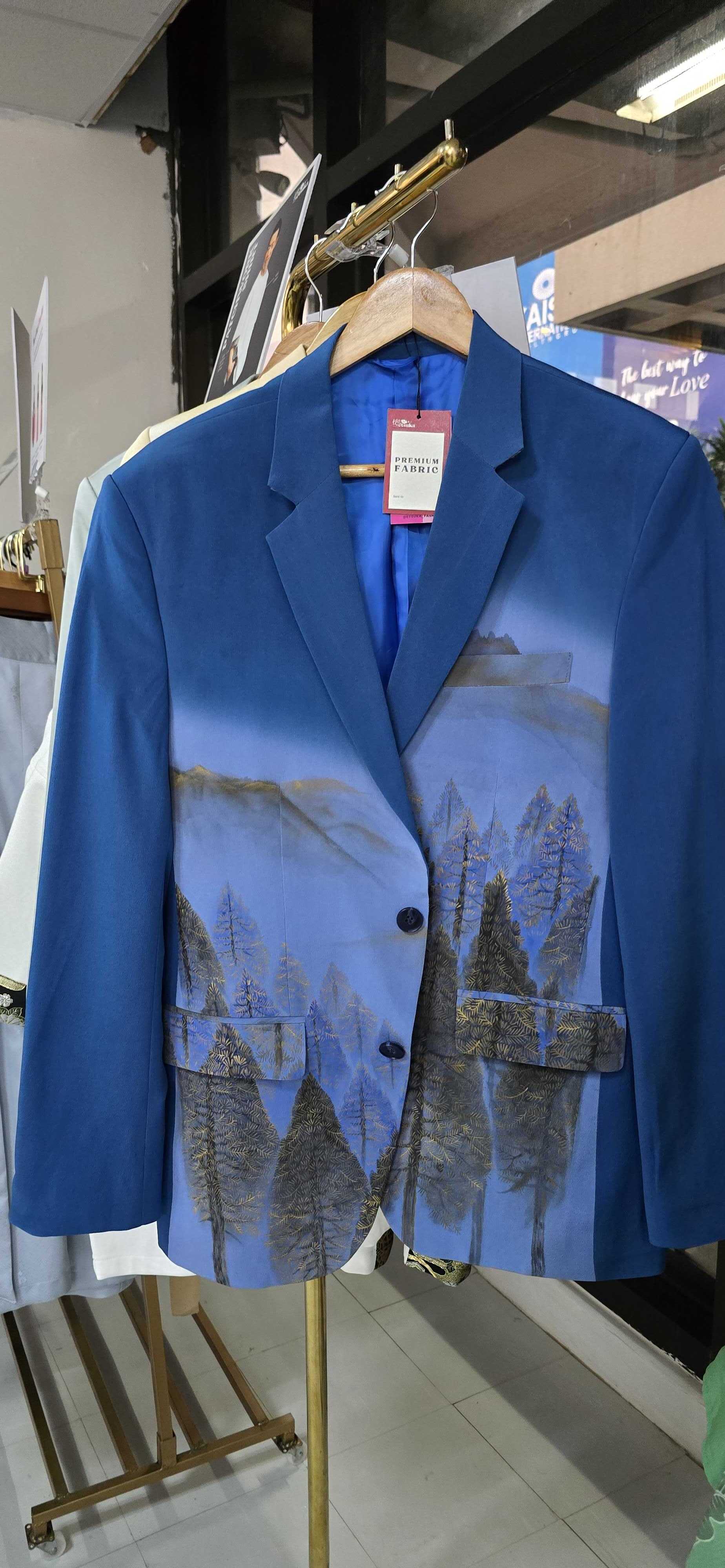 On-hand item: Blue Men's suits Size XL
