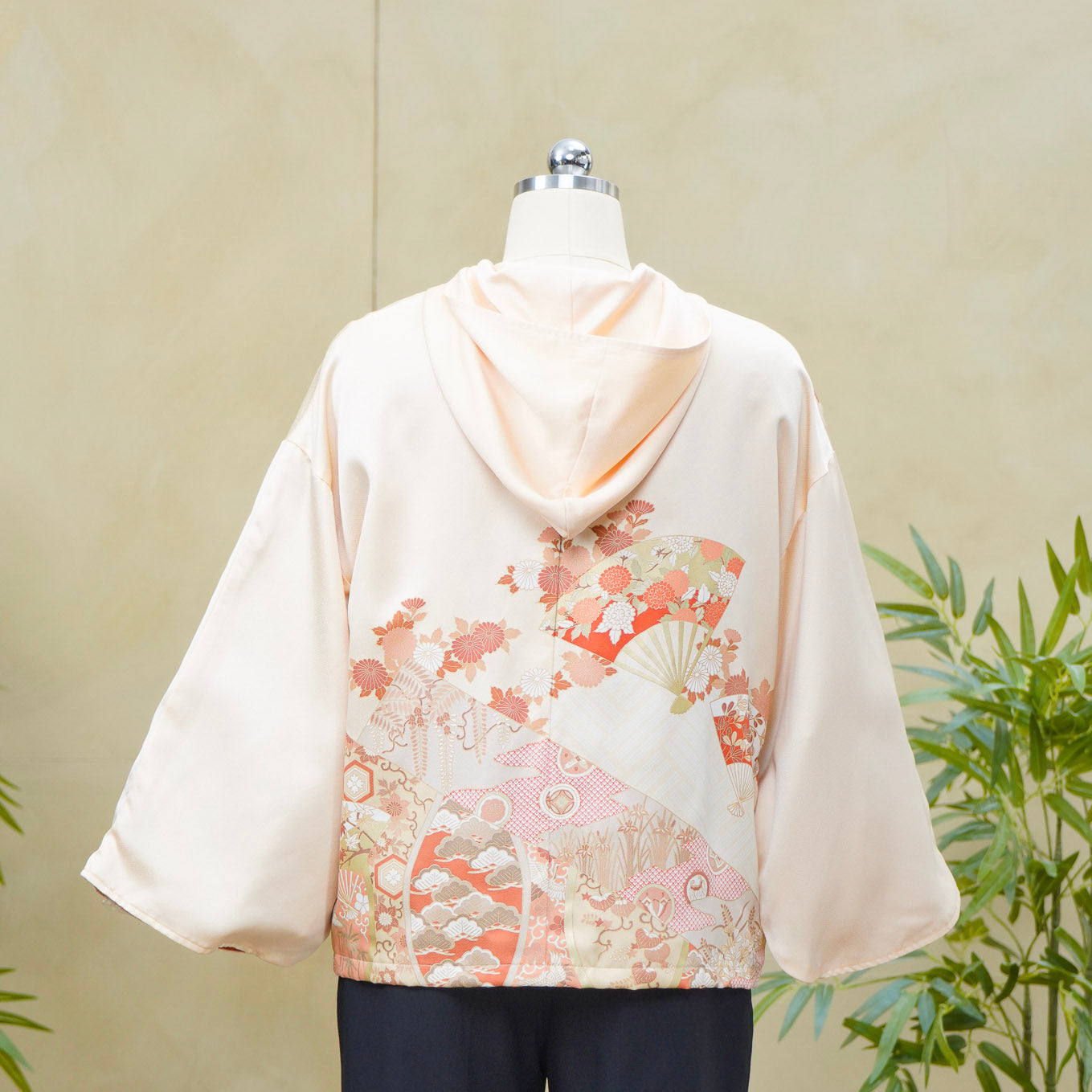 First Time Promo On-hand: Cream Hoodie With Zipper | HWZ8019Y