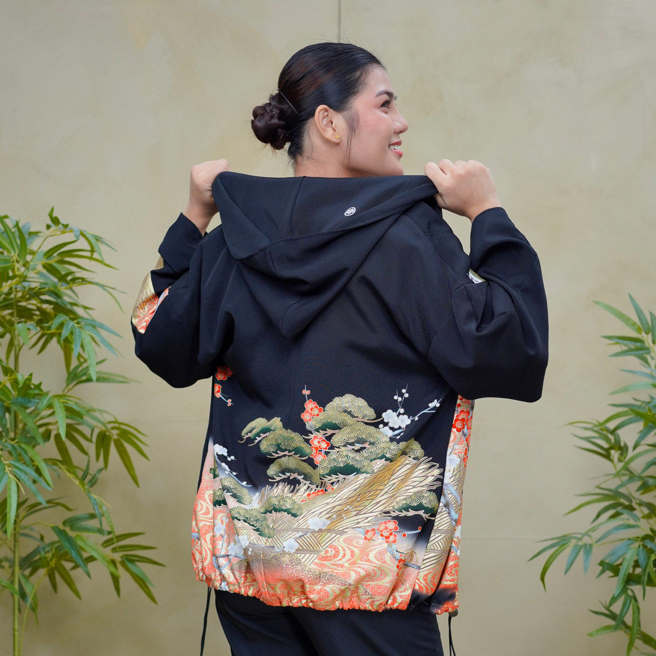 Premium On-hand: Black Hoodie | H8292Y