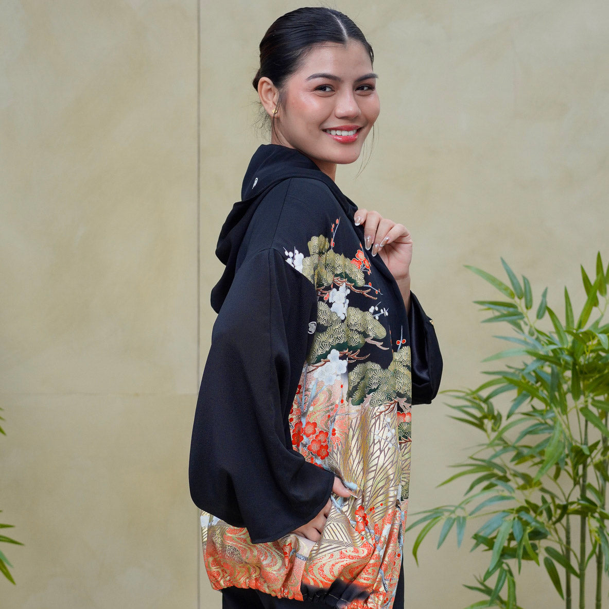 Premium On-hand: Black Hoodie | H8292Y