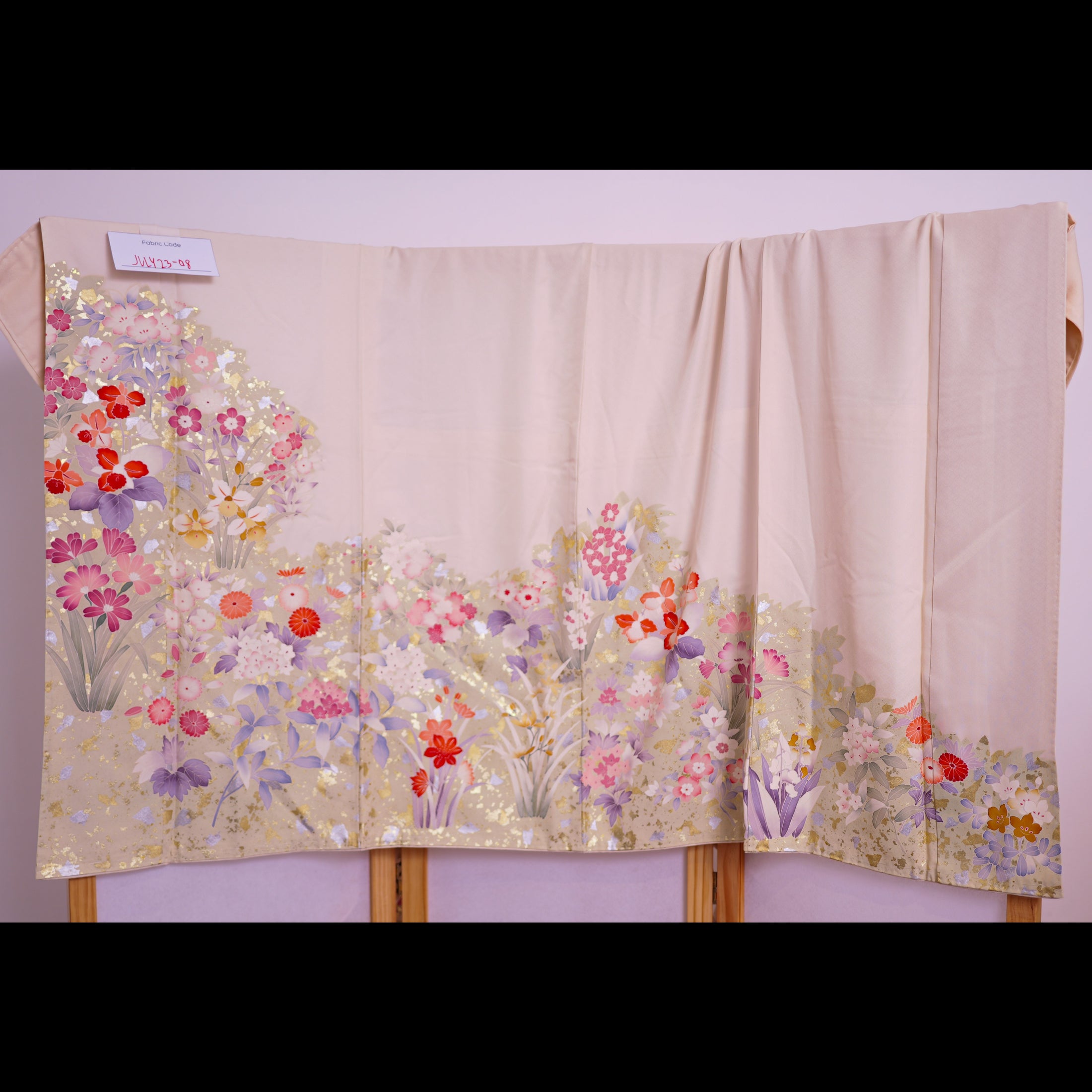 Summer Collection: July23-08 Cream flowers (with specks of gold OMGG)
