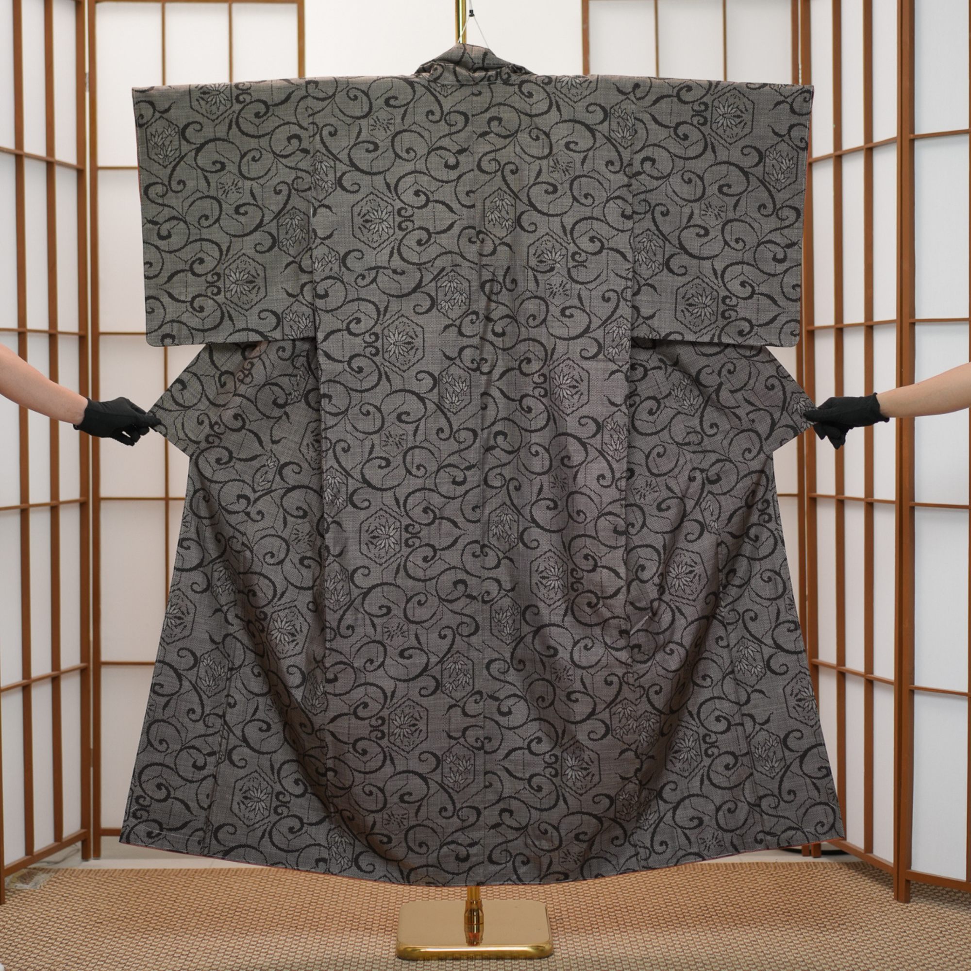 Premium Oshima Fabric: 0506_03 | Obsidian Vine