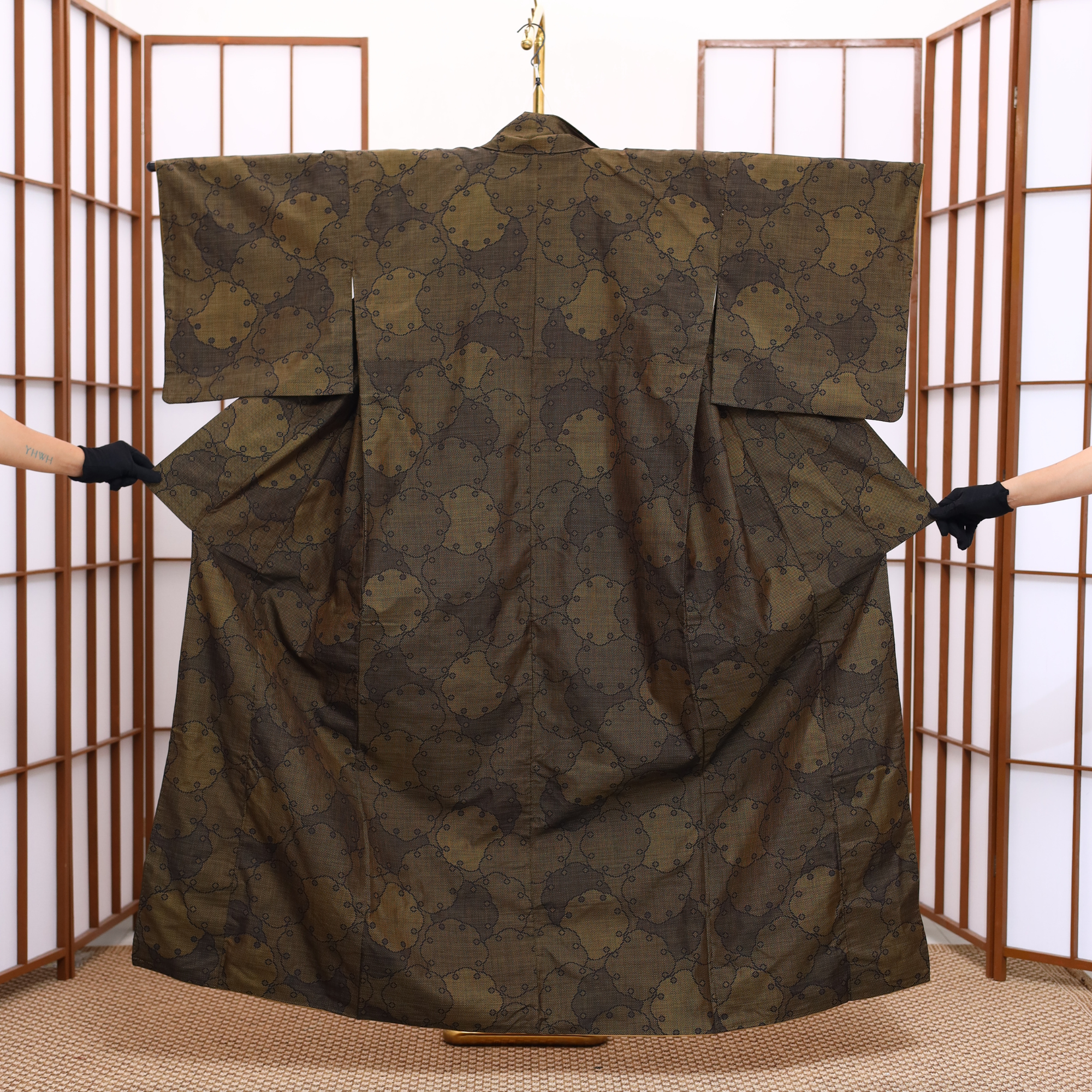 [certificate]Premium Oshima Fabric: 0519_01 | Whispering Vine