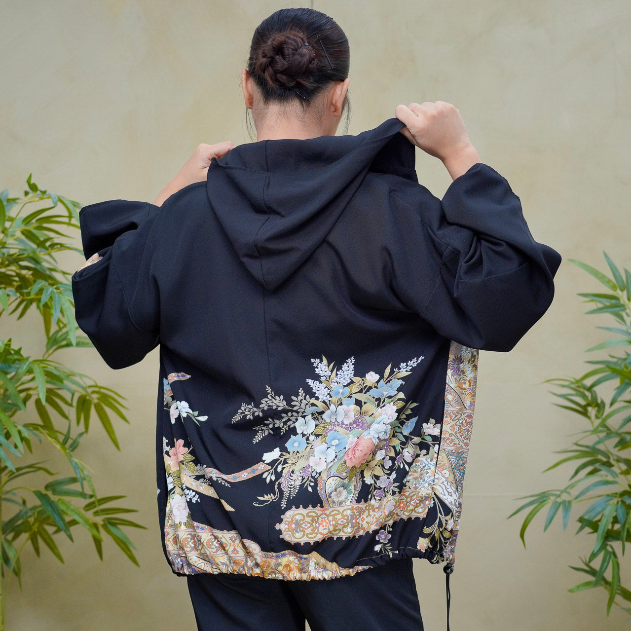 Premium On-hand: Black Hoodie | H8293Y