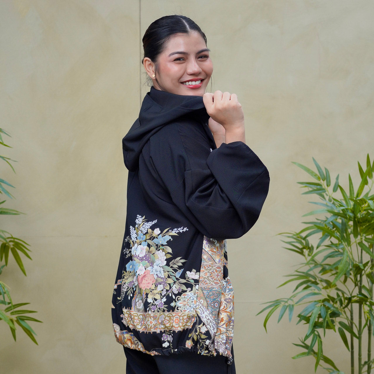 Premium On-hand: Black Hoodie | H8293Y