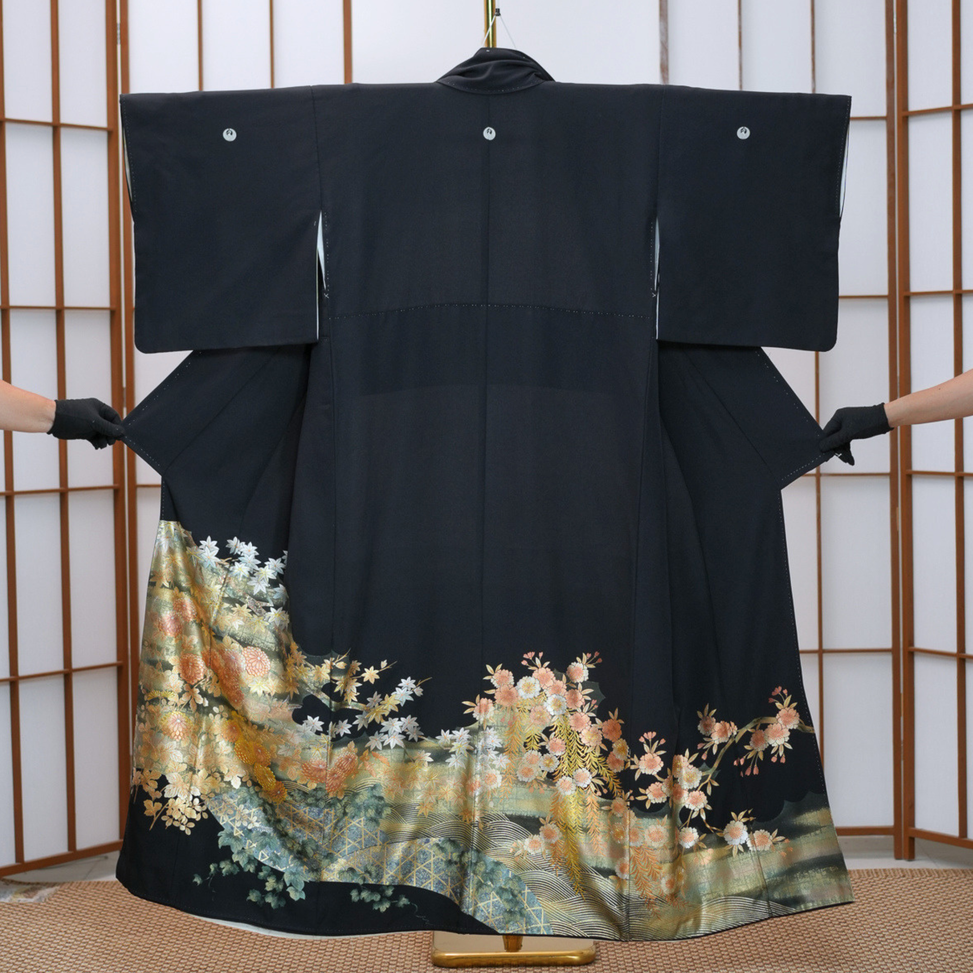 Premium Fabric: VIP sho 0508_30 | Black gold leaves