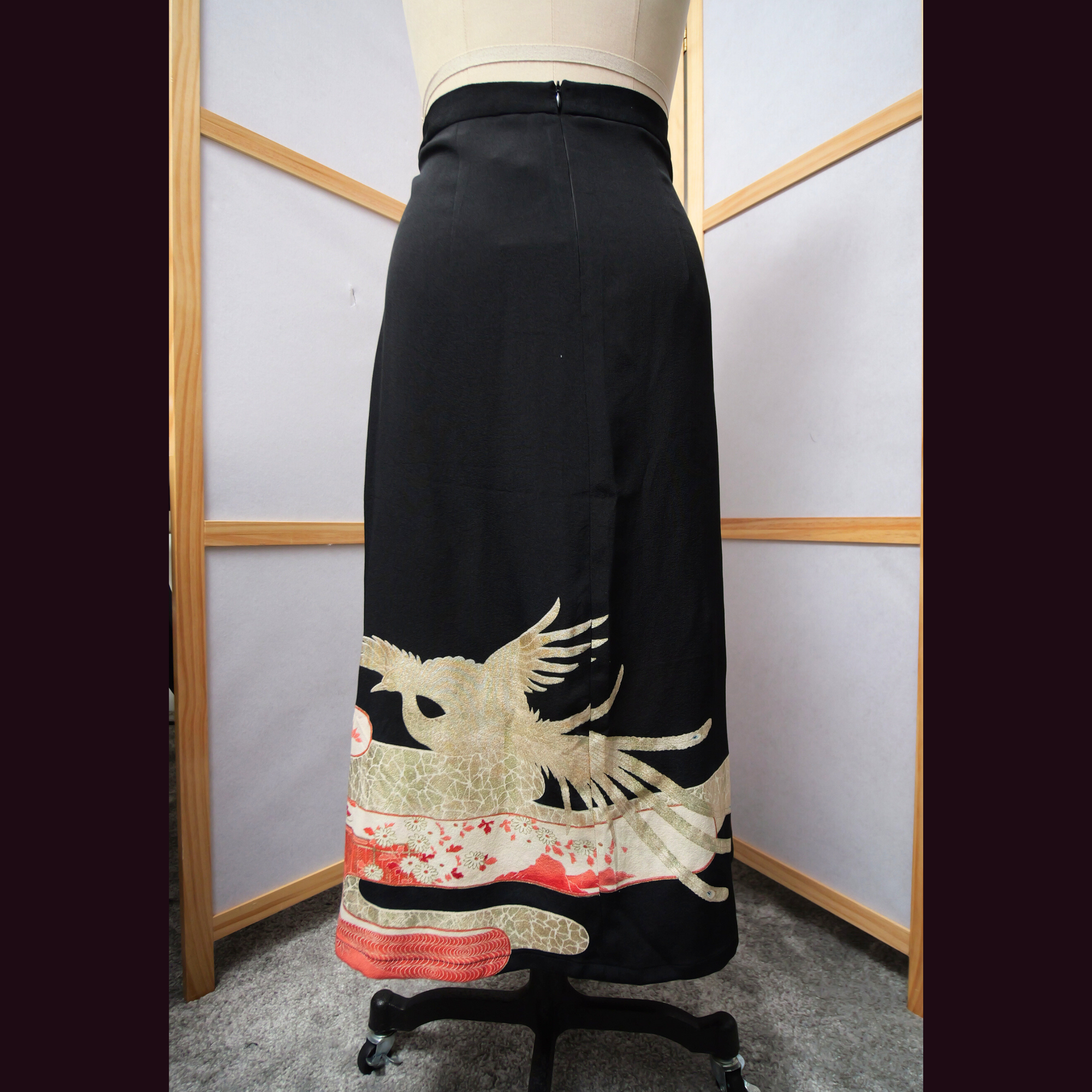 Ap30 On-hand: Black High Slit Skirt With Embroidered Phoenix | Mimi size