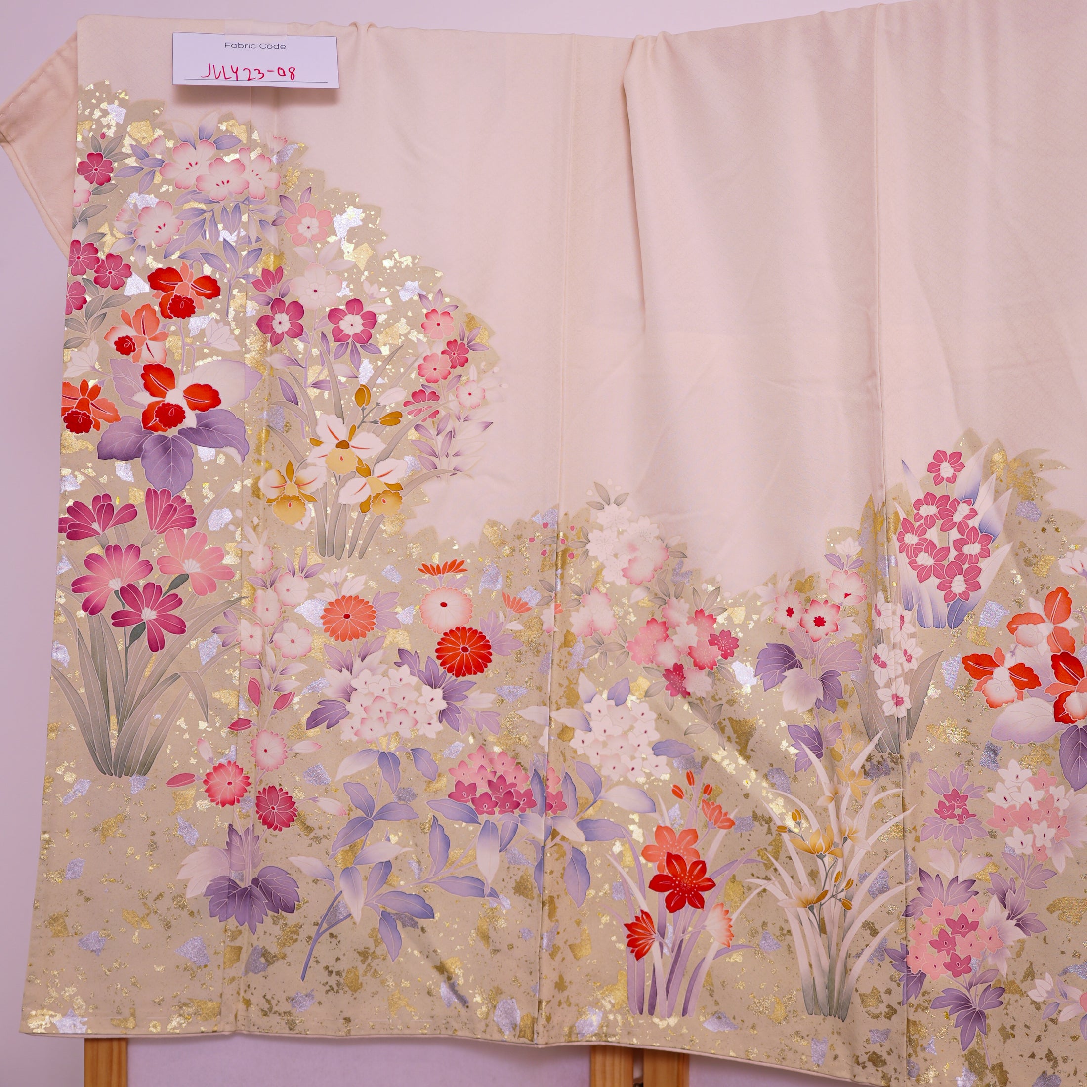 Summer Collection: July23-08 Cream flowers (with specks of gold OMGG)