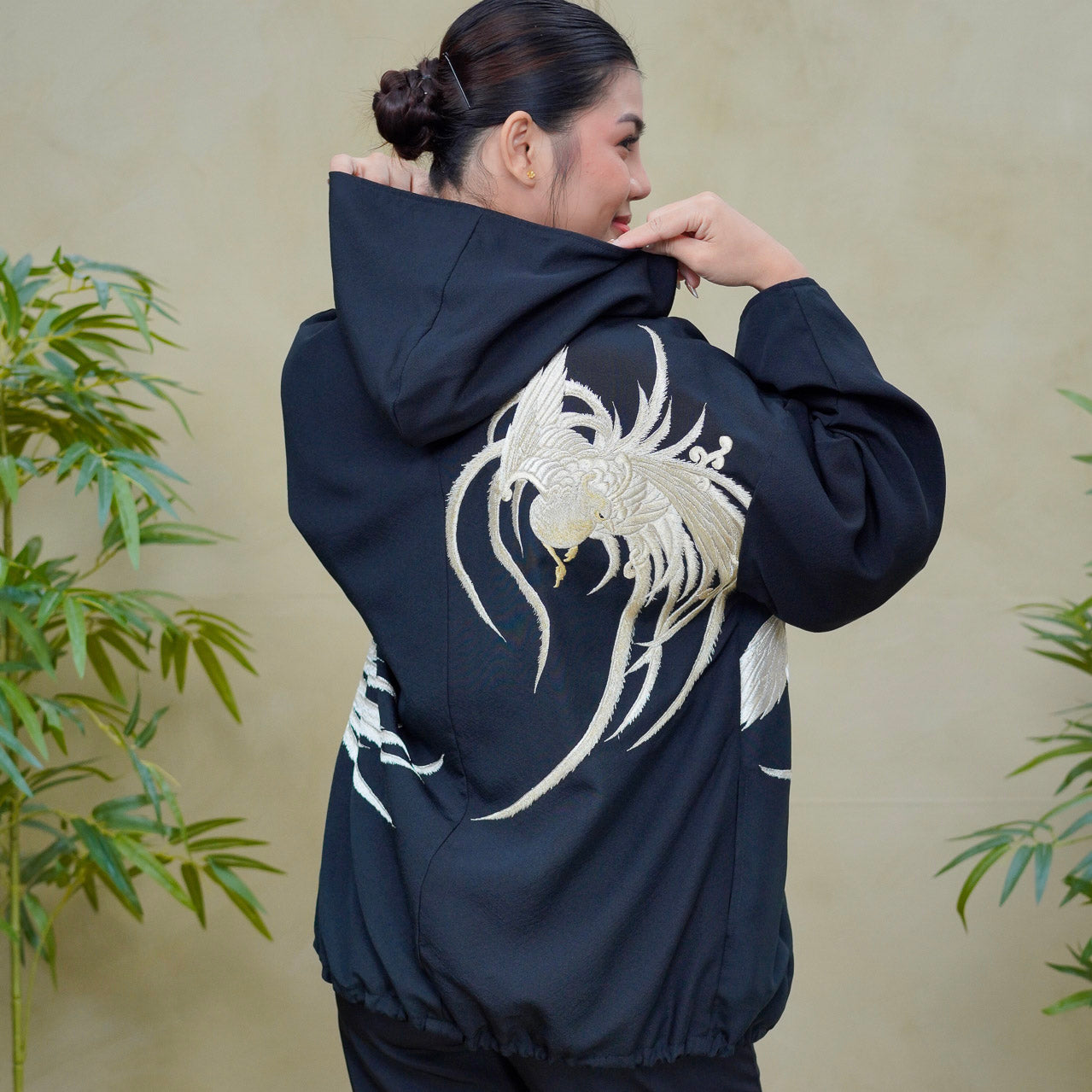 Premium On-hand: Black Hoodie | H8294Y