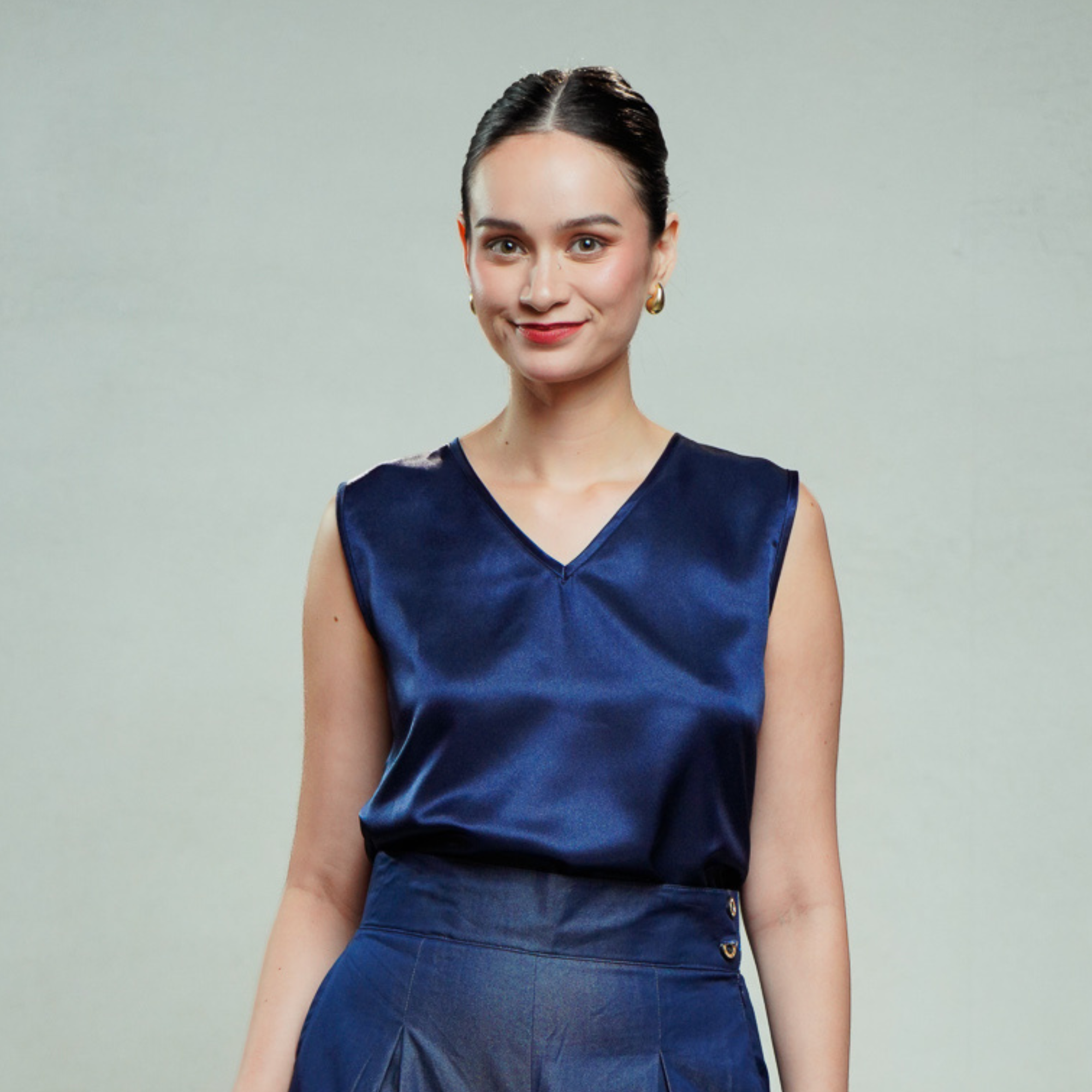 On-hand item: Navy Blue Silk Cotton V-neck top
