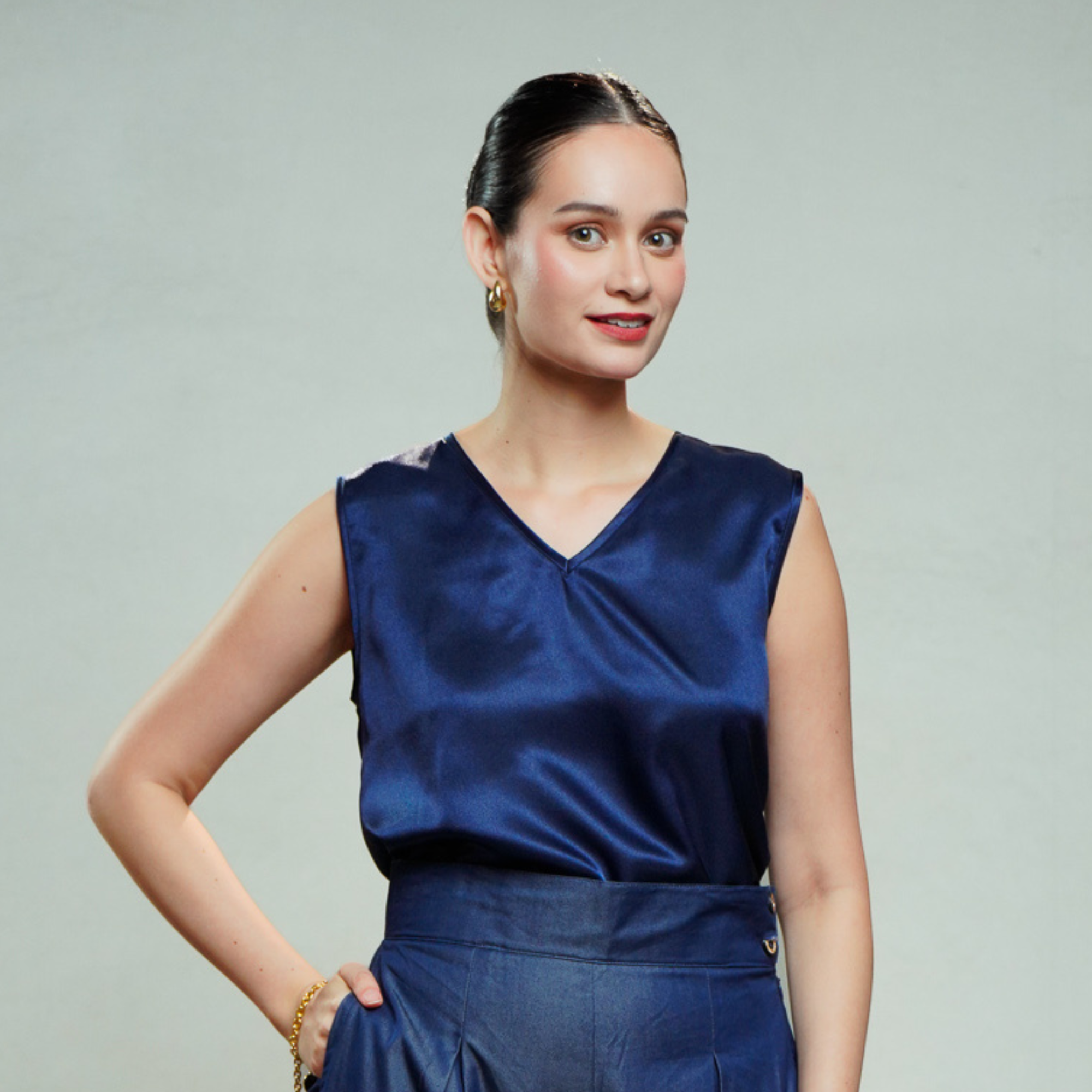 On-hand item: Navy Blue Silk Cotton V-neck top