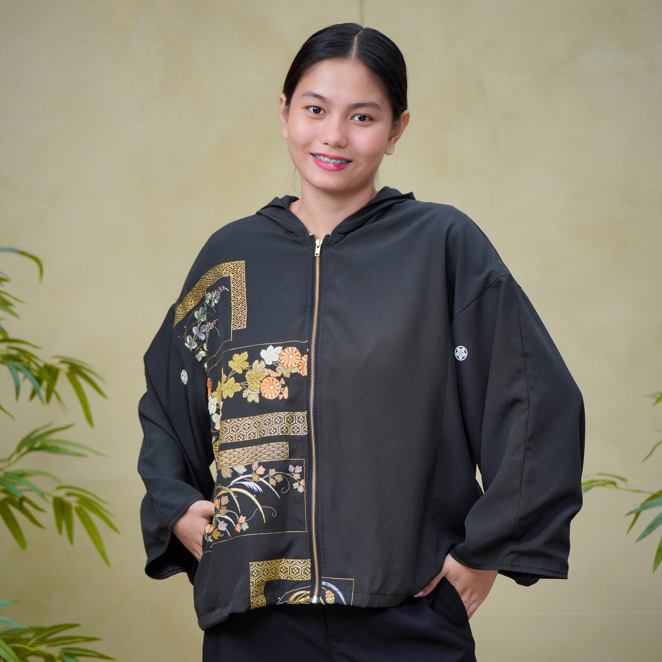 On-hand: Black Hoodie With Zipper | HWZ8209Y