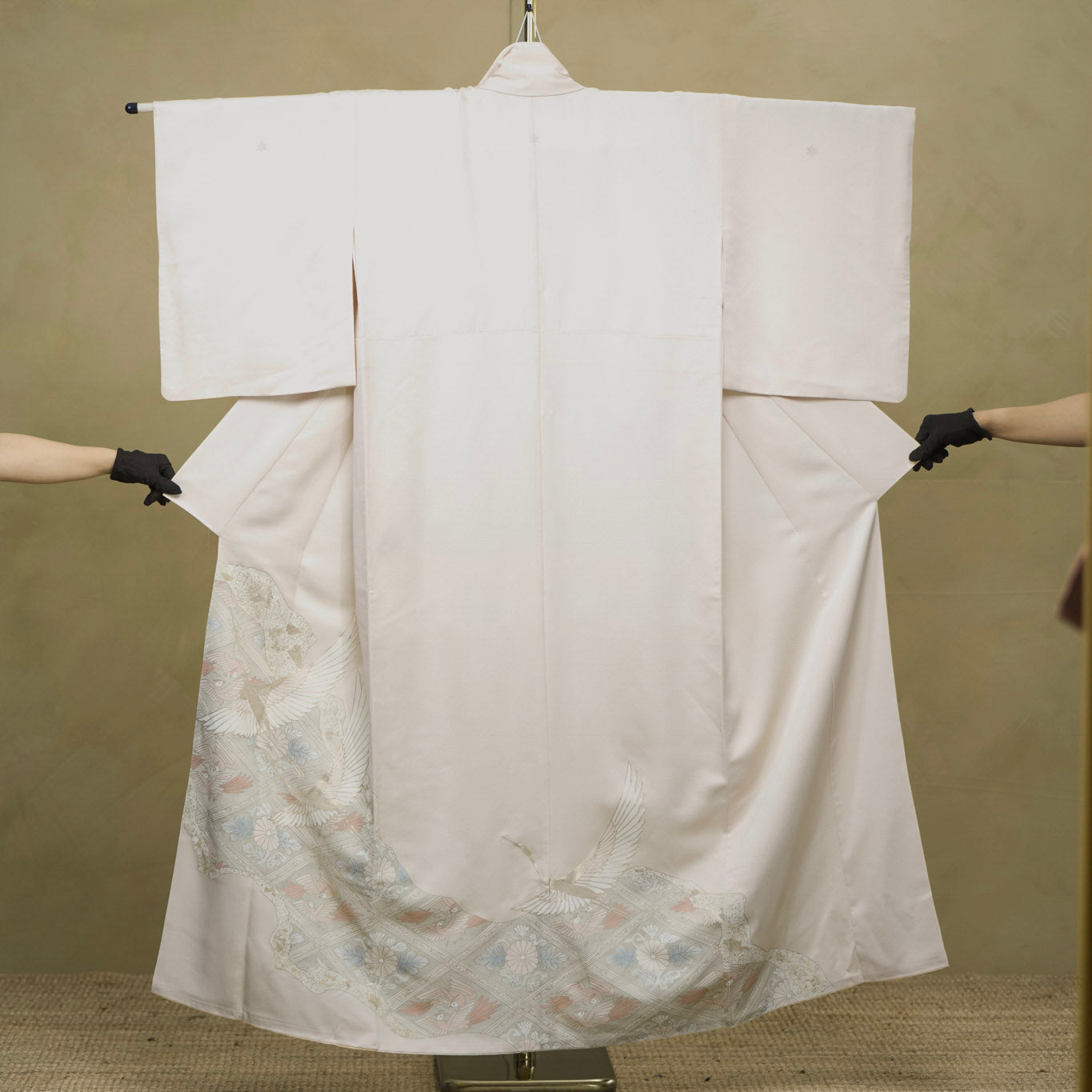 Premium Sho Fabric: 0810_12 | Silent Wings
