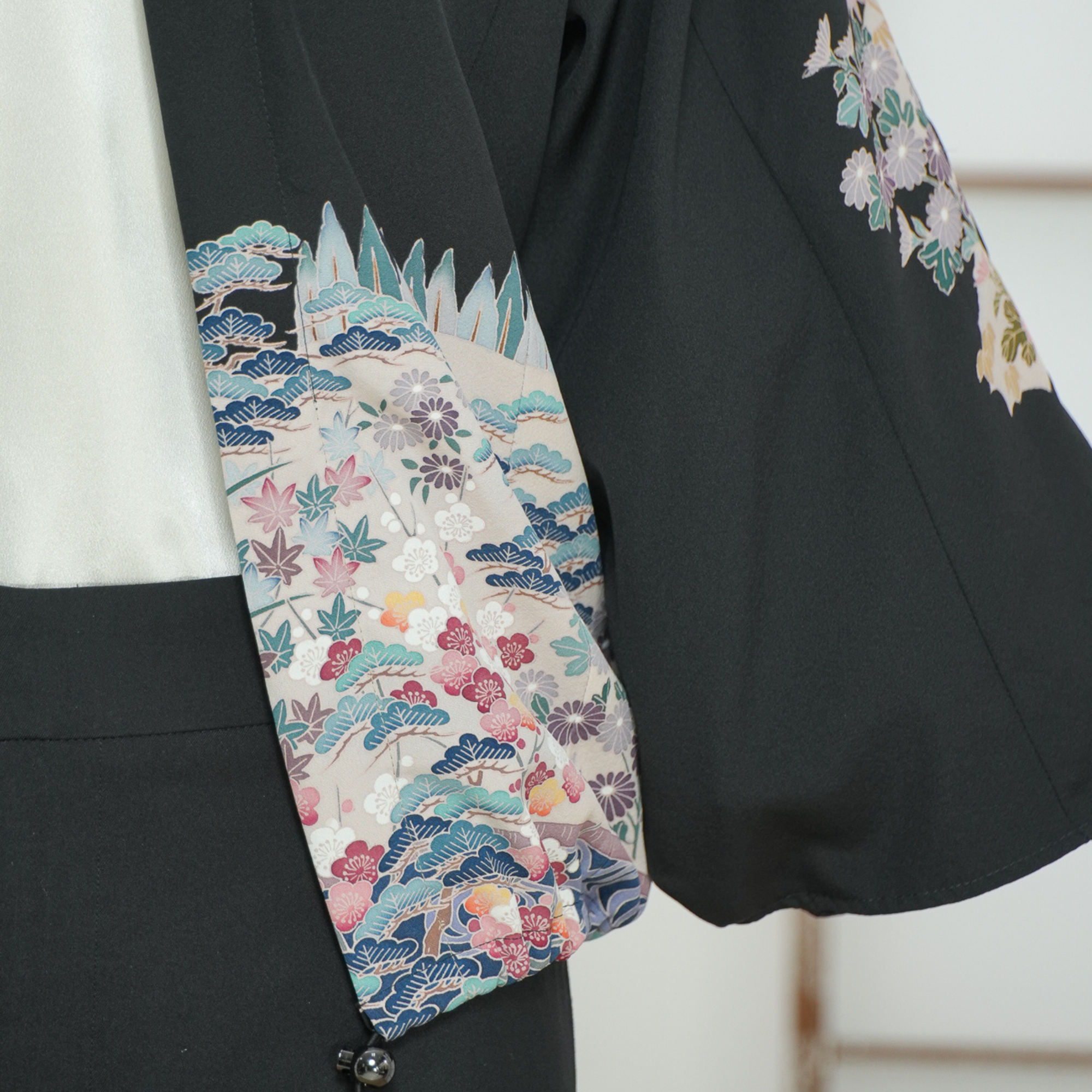 Premium On-hand: Black Hoodie | H7795 - yuzen!