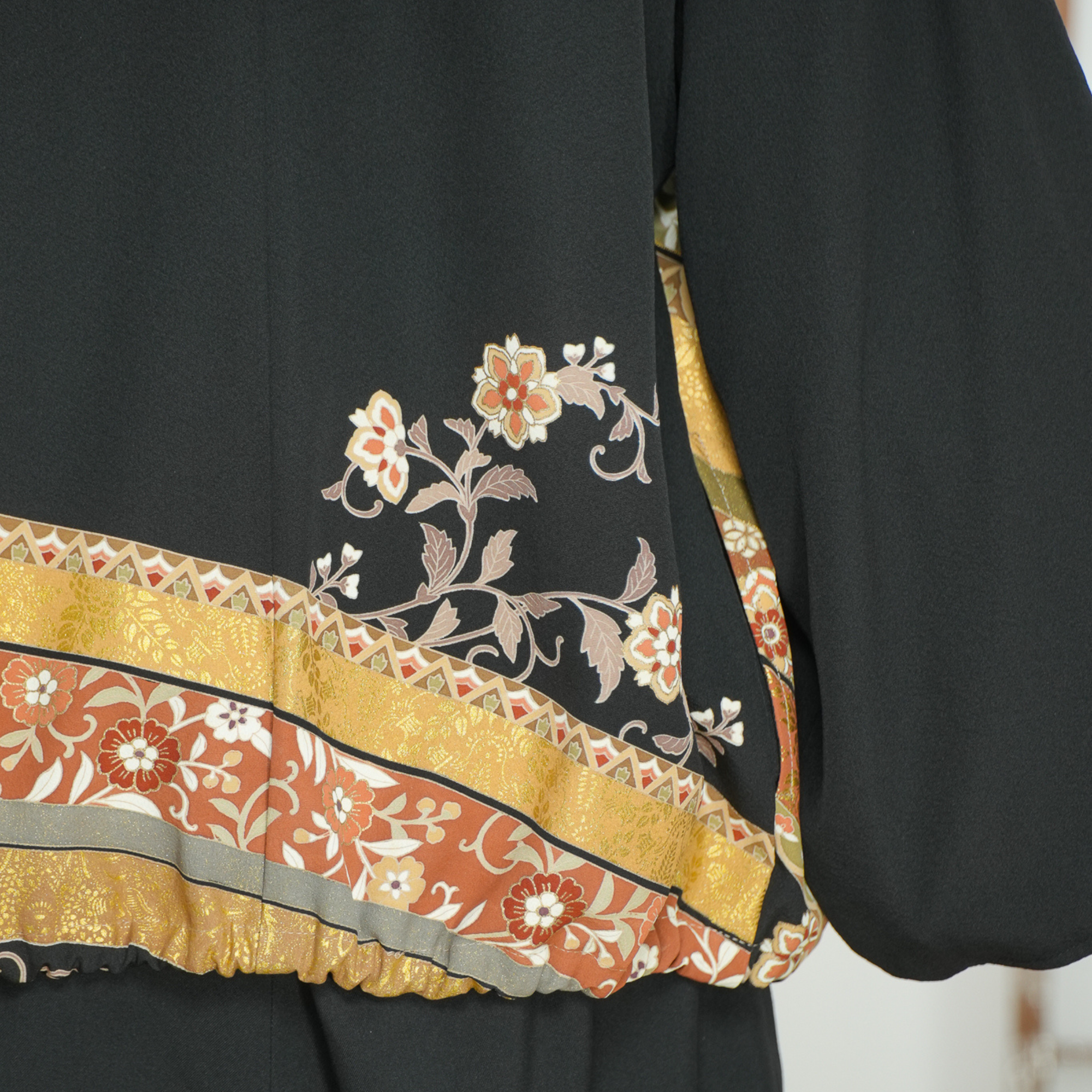 Premium On-hand: Black Hoodie | H7666Y - gold!