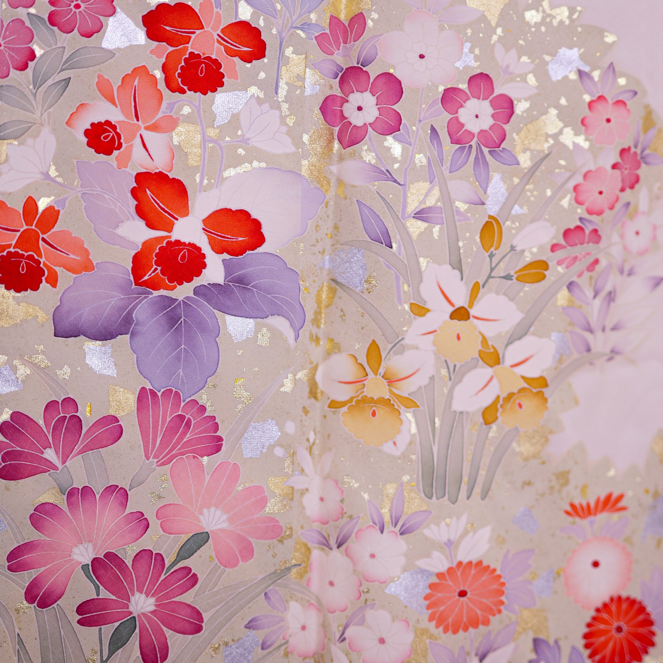 Summer Collection: July23-08 Cream flowers (with specks of gold OMGG)