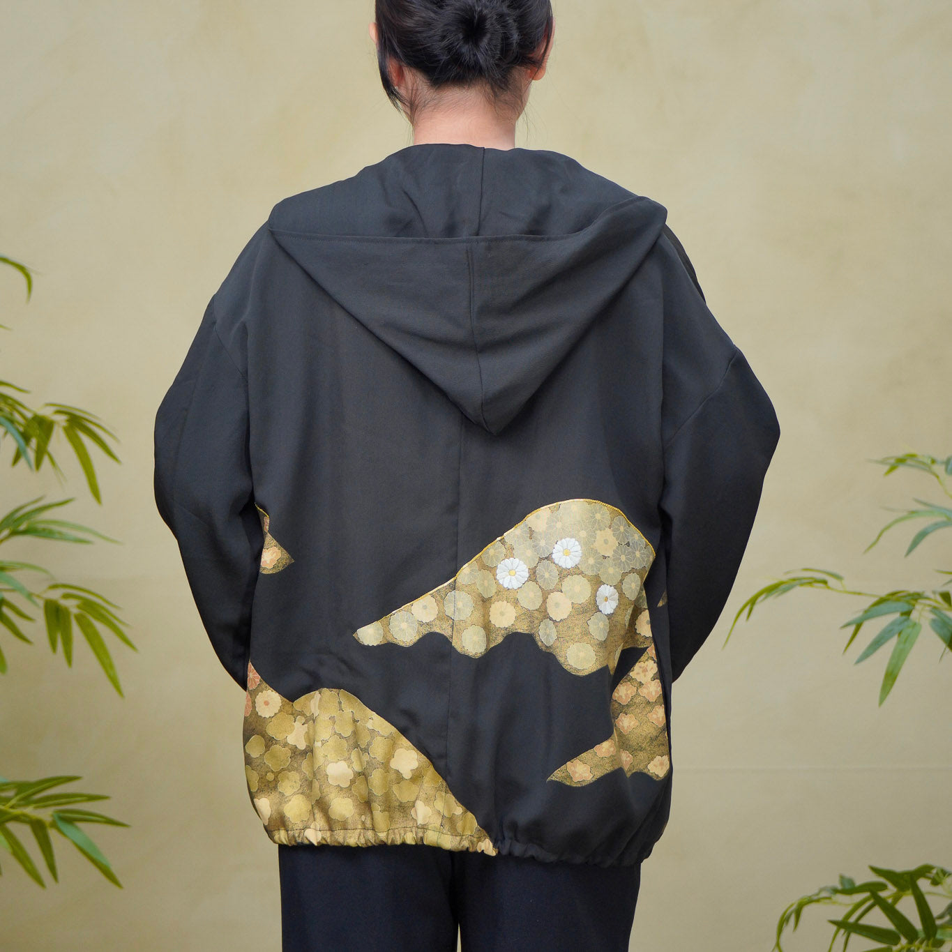 Premium On-hand: Black Hoodie | H8246Y