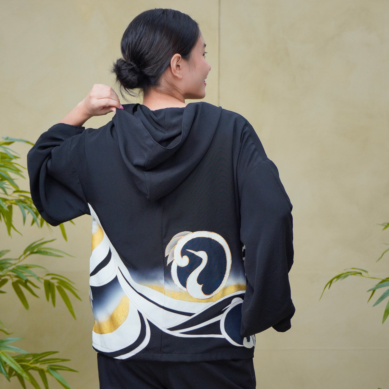 On-hand: Black Hoodie With Zipper | HWZ8211Y