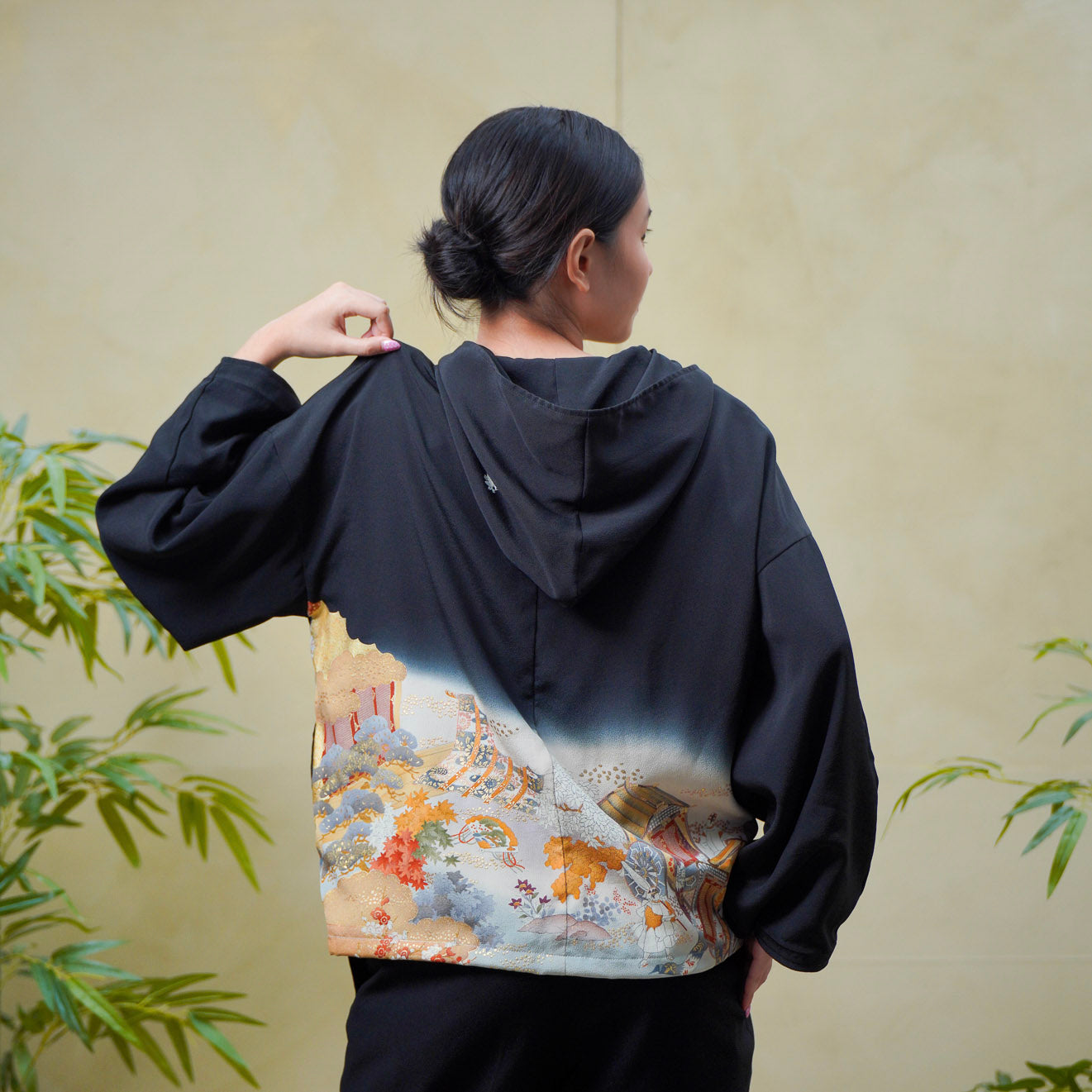 On-hand: Black Hoodie With Zipper | HWZ8208Y