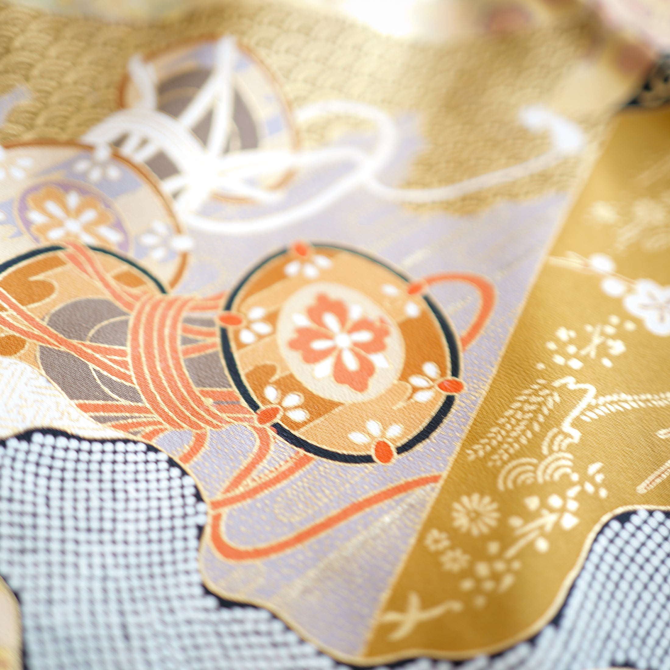 Dec 1 LIVE Fabric: A golden story (fabric 25) - a lot of gold details!