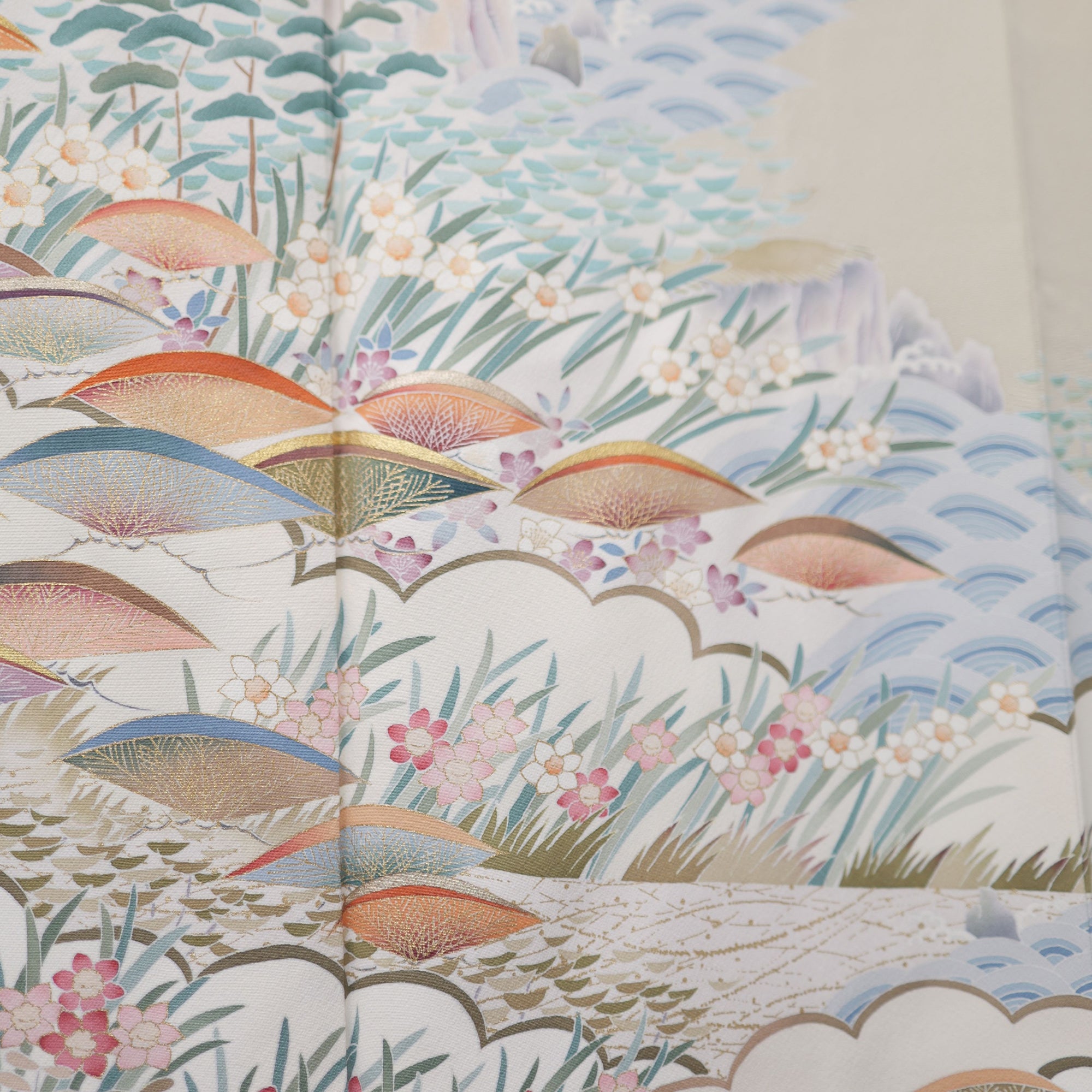 NALB (No Art Left Behind) Fabric (M25-06): Beige Floral Field with gold details
