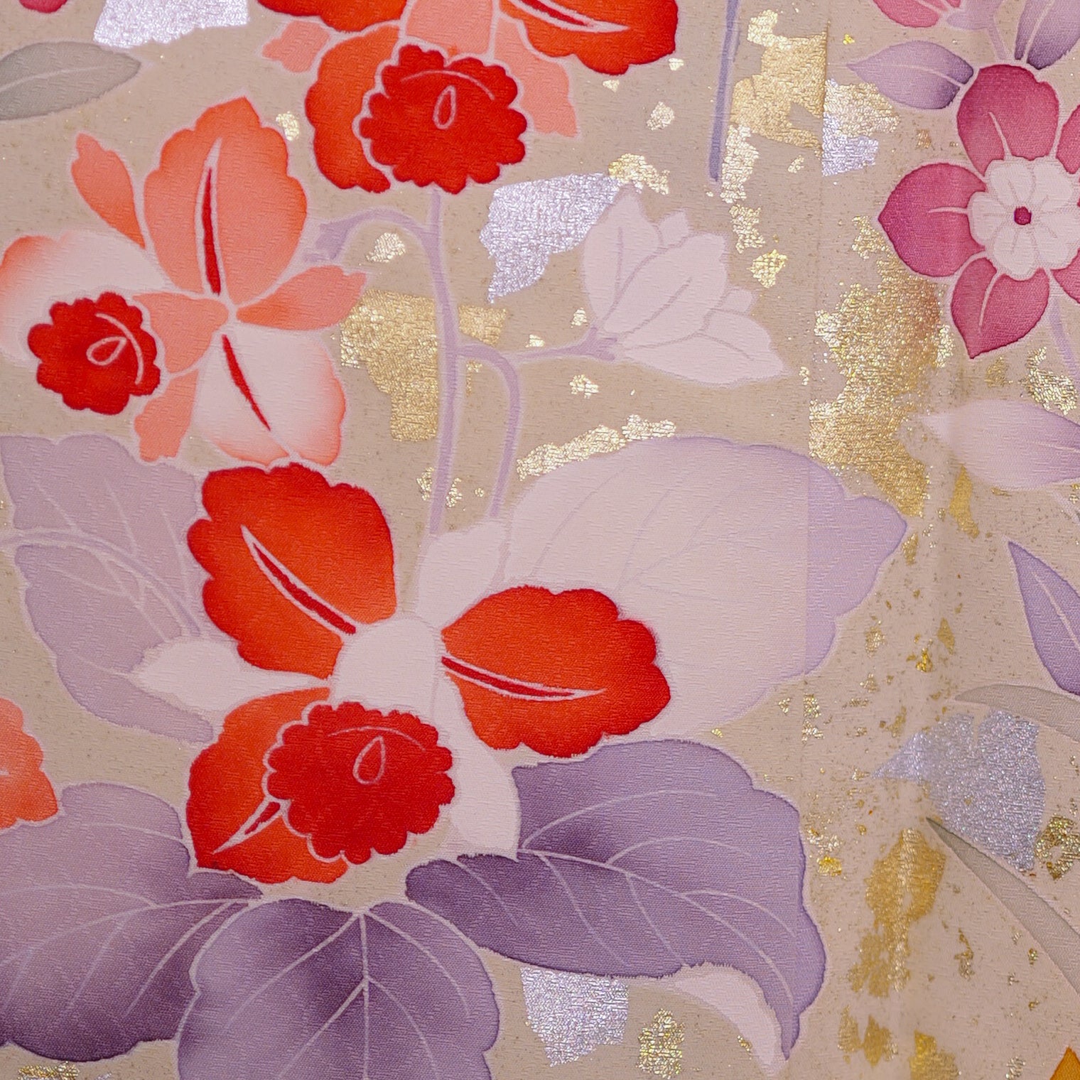 Summer Collection: July23-08 Cream flowers (with specks of gold OMGG)
