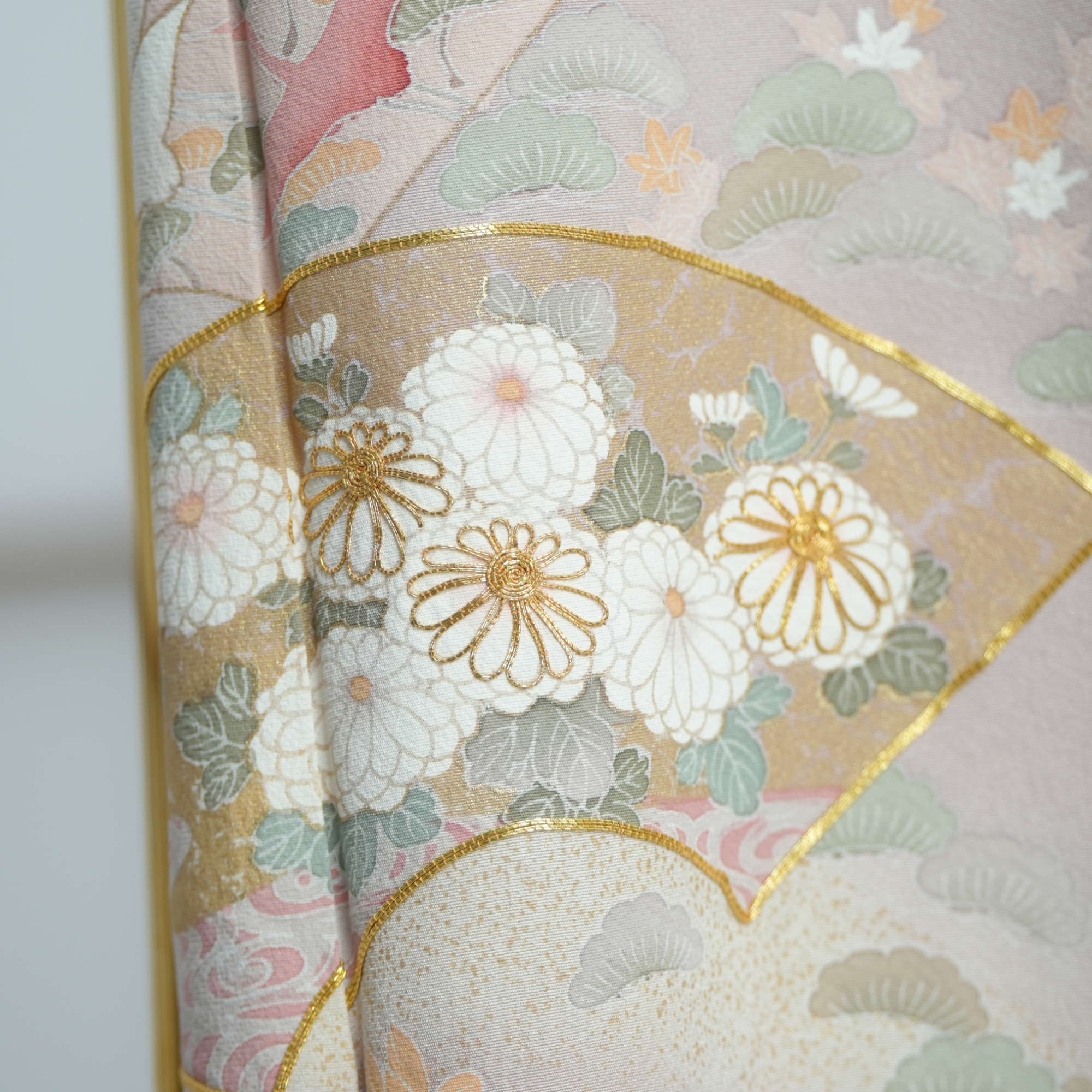 Bai Fabric: 0324_10 | Embroidered Kiku Fan
