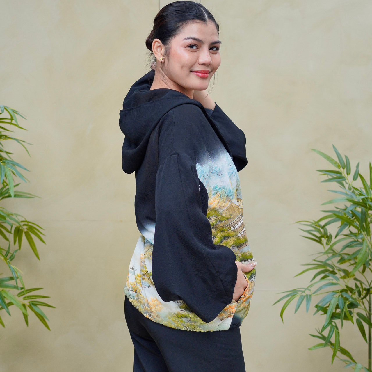 Premium On-hand: Black Hoodie | H6599Y