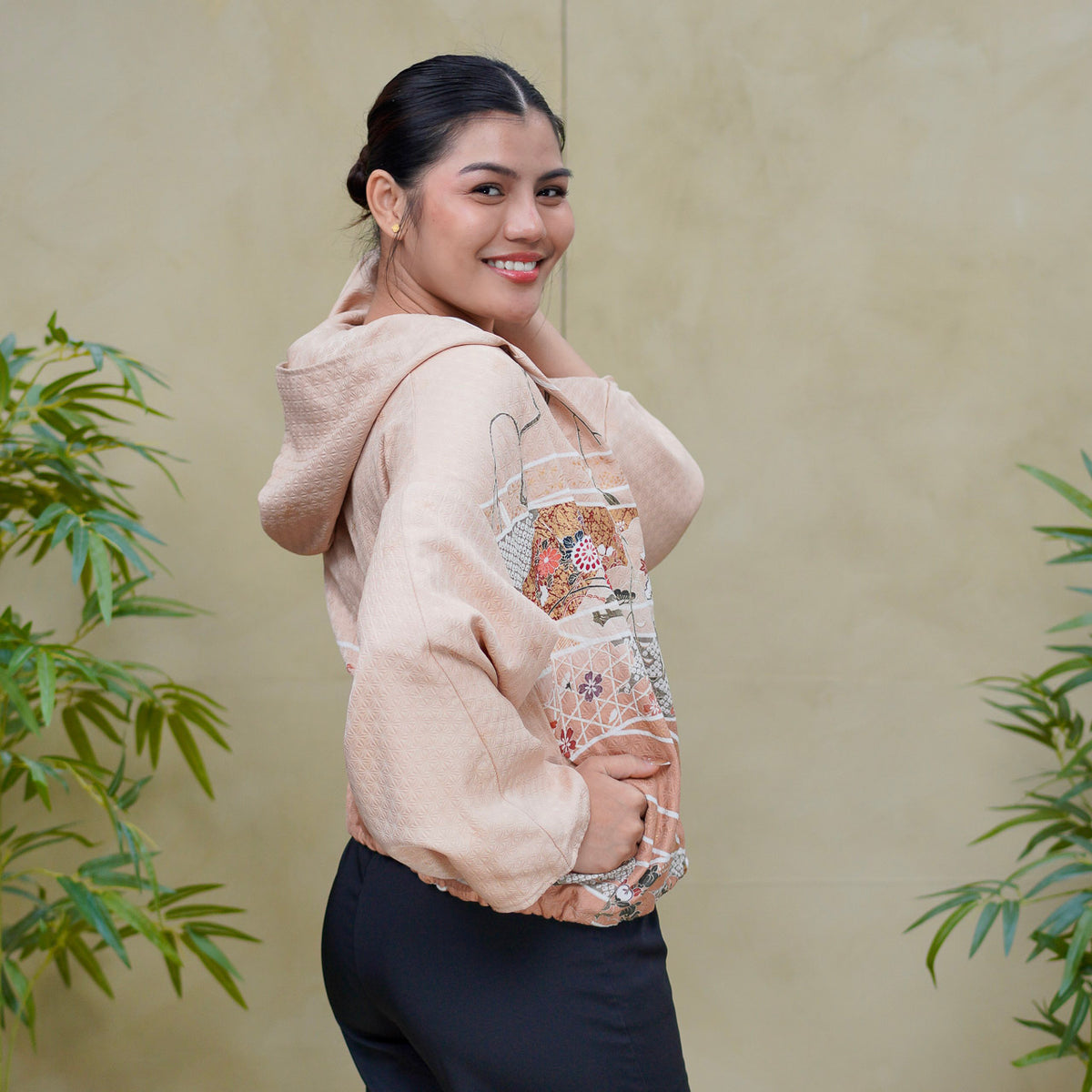 Premium On-hand item: Cream Kodomo Hoodie (Small) | HK8083 -O