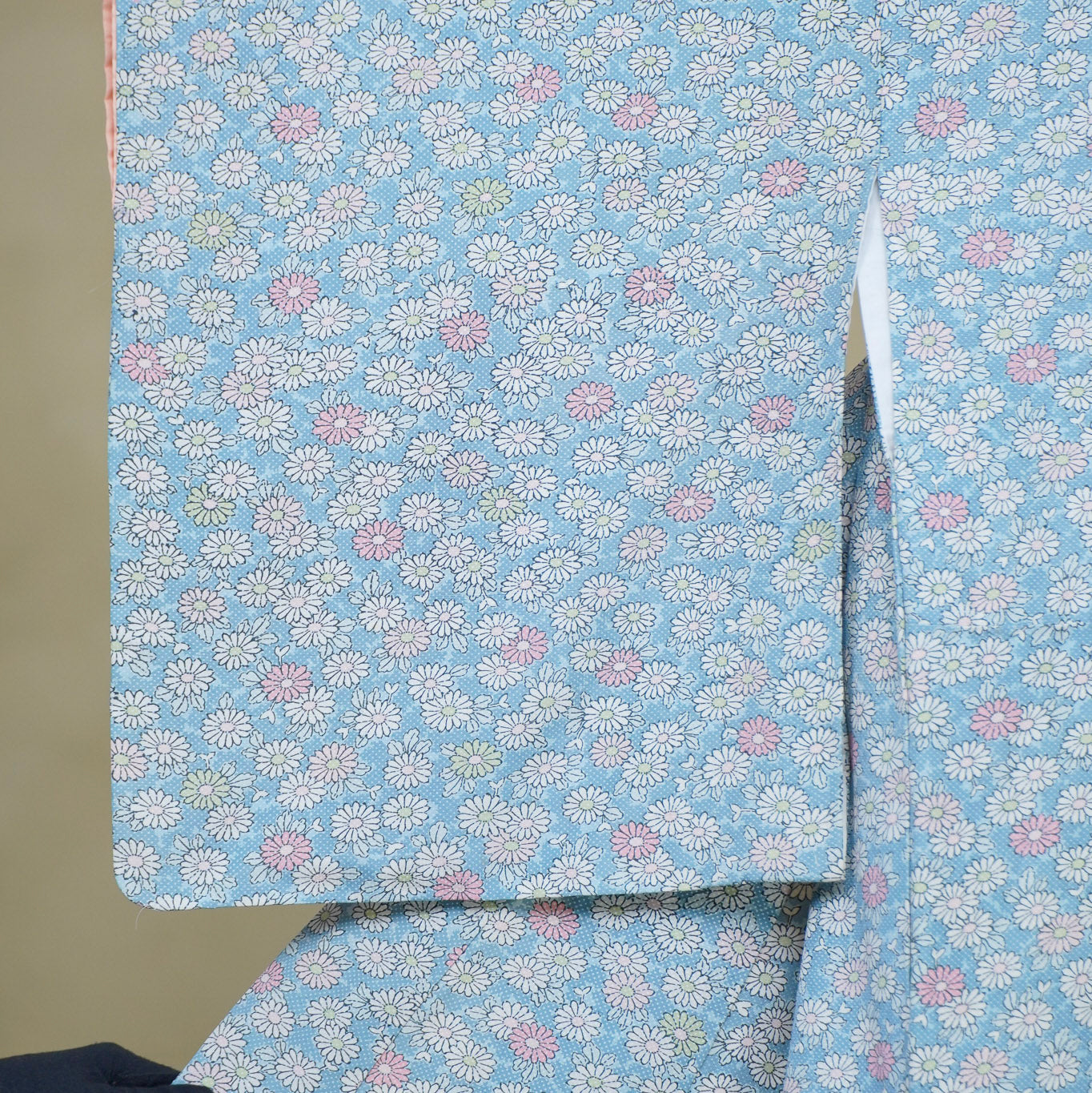 Welcome Fabric: 0820_44 | Blue Petal Field