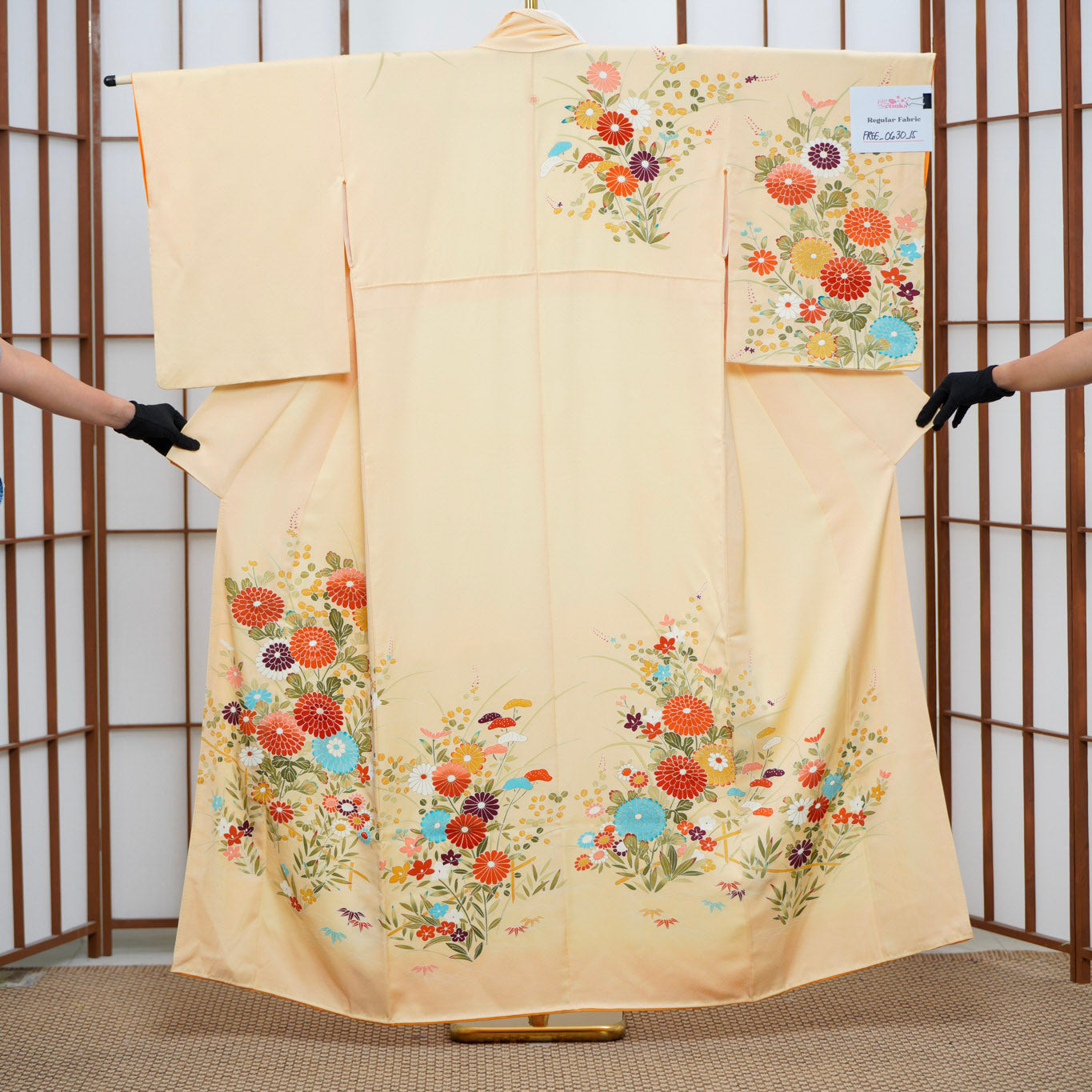 TYSB14 Premium Bonus: Cream Canvas
