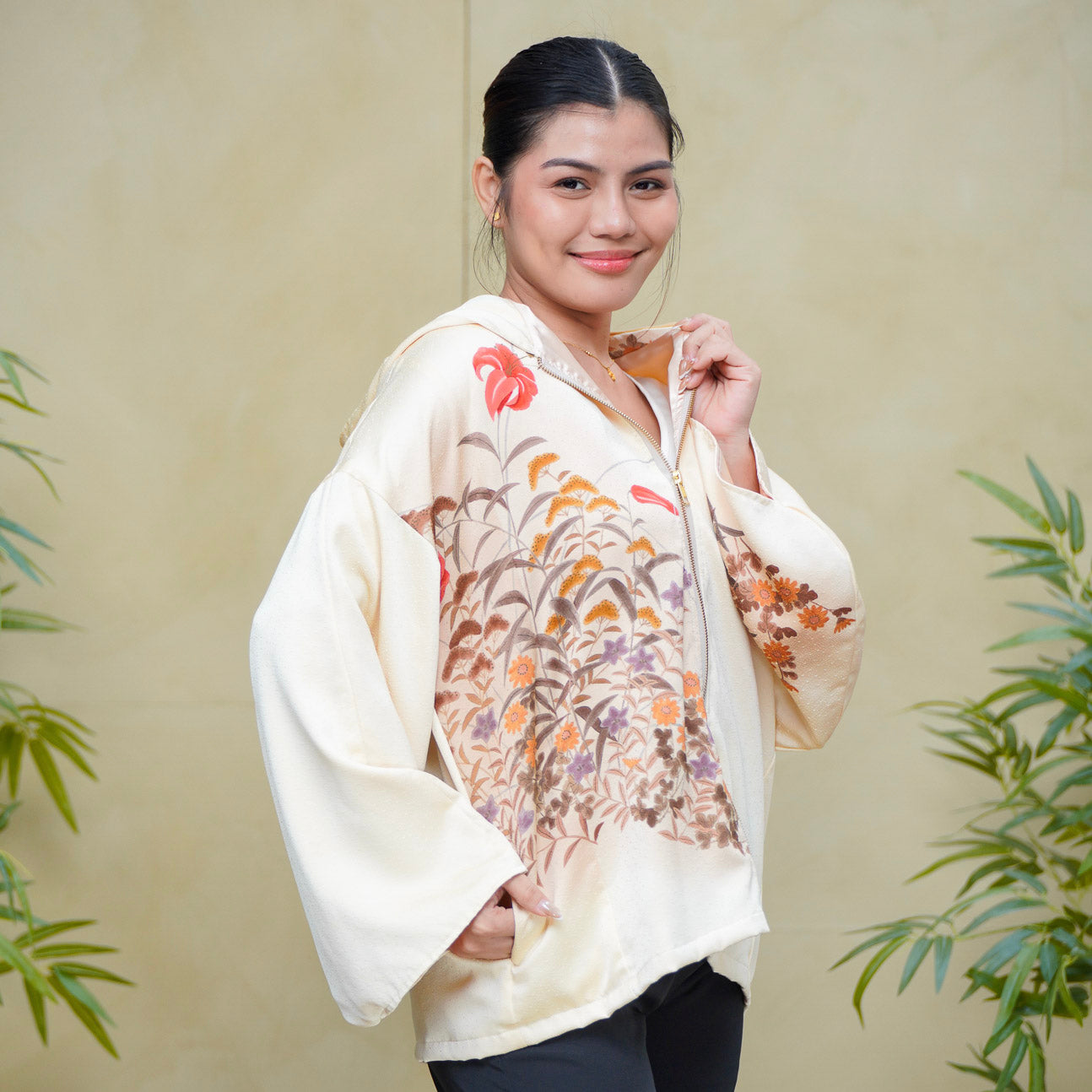 8k Hoodies On-hand: Cream Hoodie With Zipper | HWZ7892Y