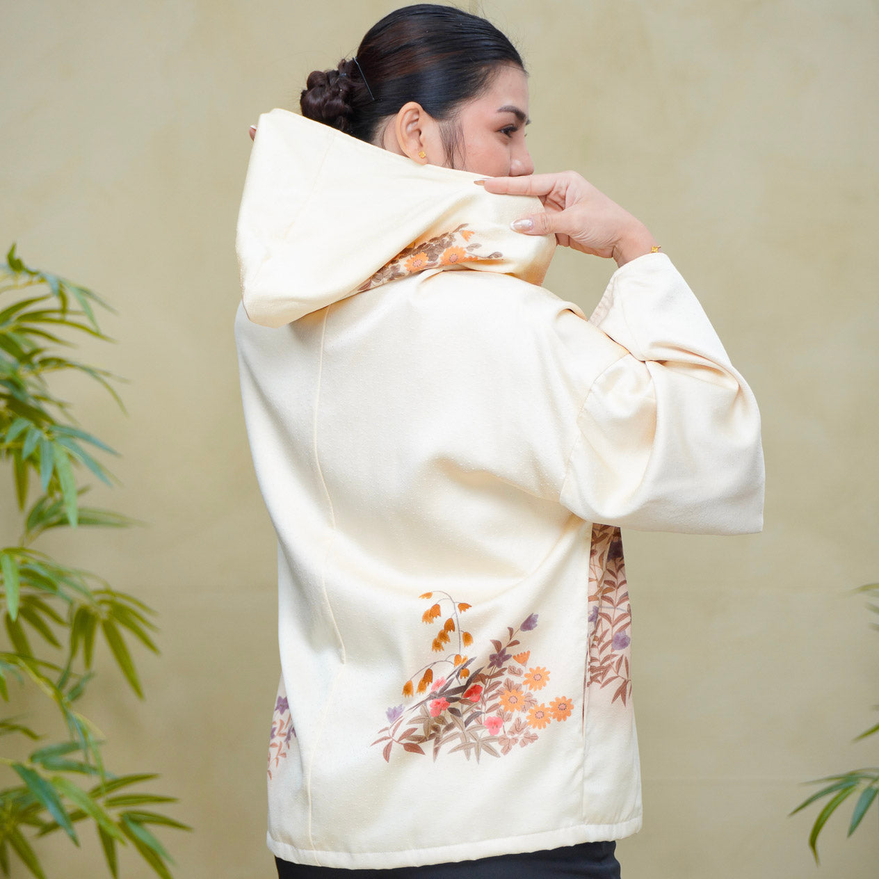 8k Hoodies On-hand: Cream Hoodie With Zipper | HWZ7892Y