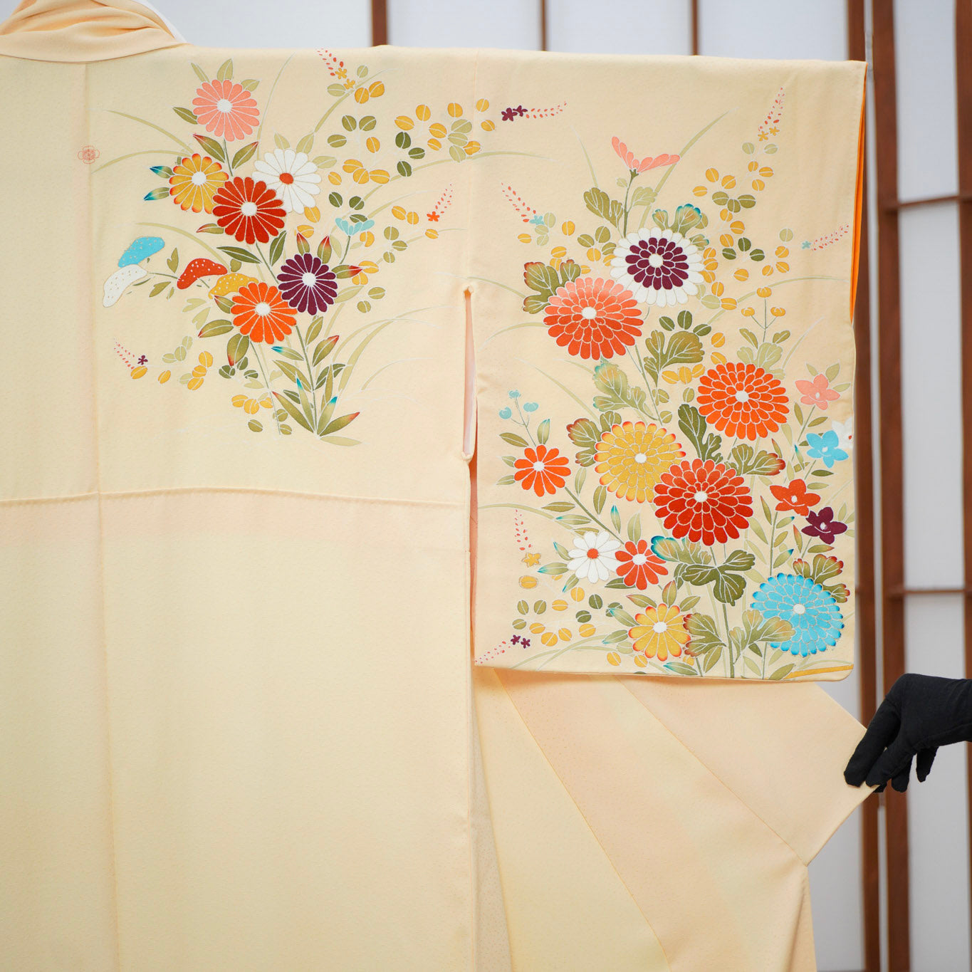 TYSB14 Premium Bonus: Cream Canvas