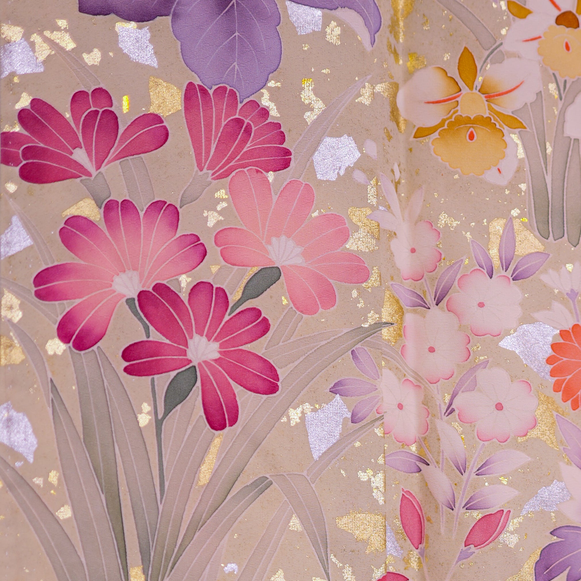 Summer Collection: July23-08 Cream flowers (with specks of gold OMGG)