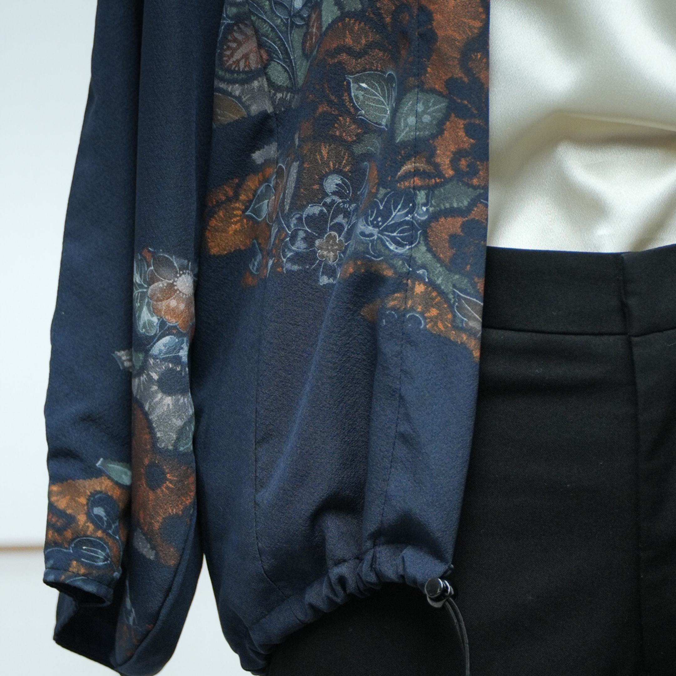 [RARE!]Premium On-hand: Navy Hoodie | H6609