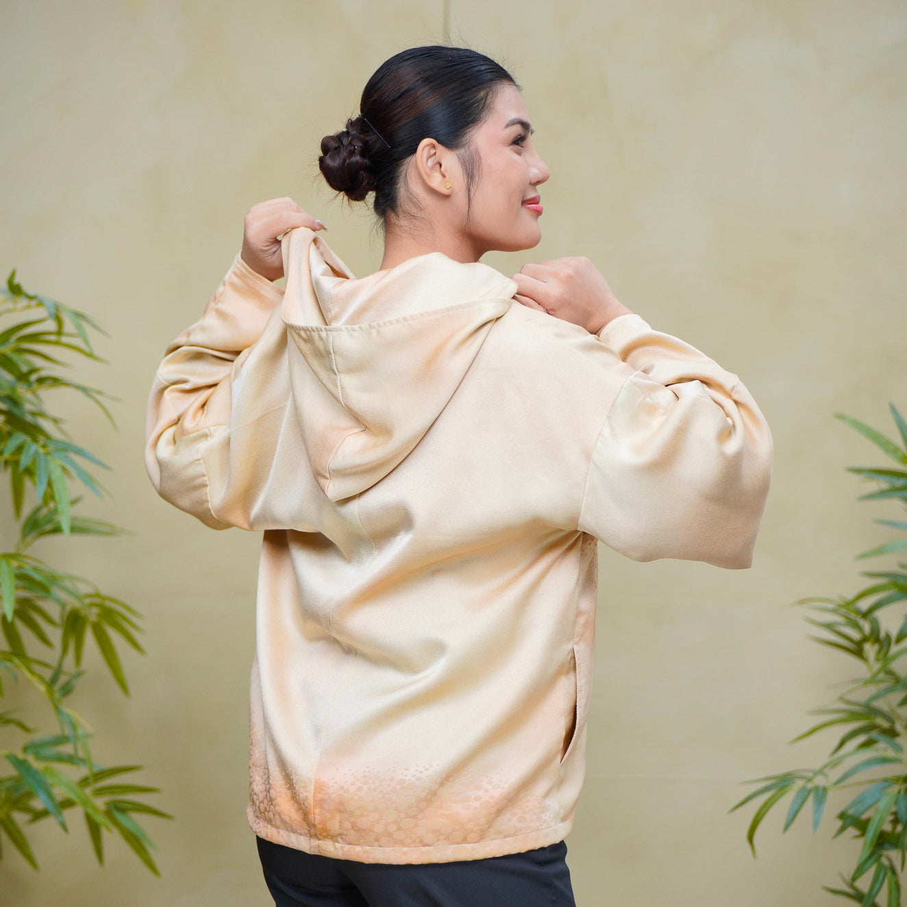 8k Hoodies On-hand: Cream Hoodie With Zipper | HWZ7824Y