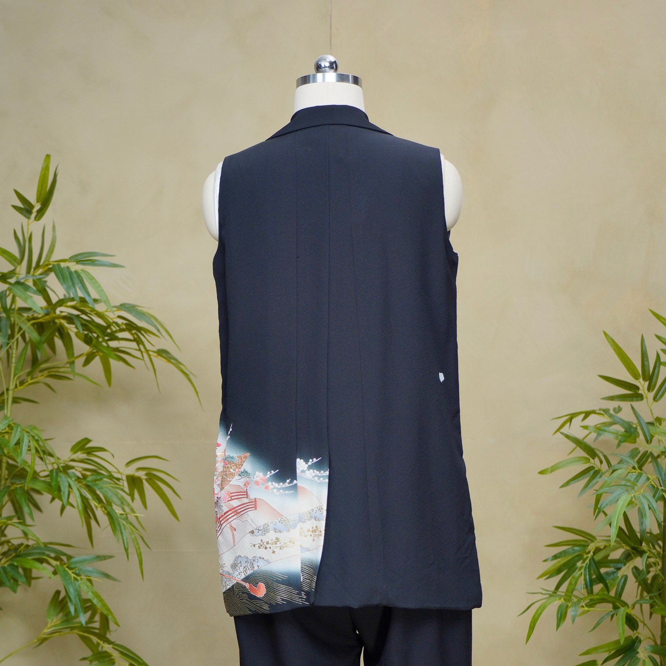 Premium On-hand: Black No sleeves suit jacket | Large | NSSJ8381M