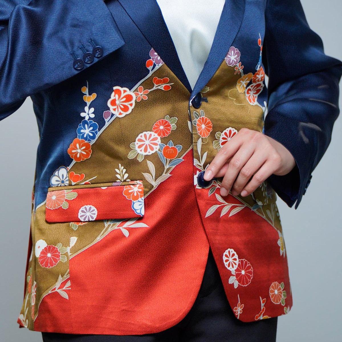Coming Soon - On-hand: Navy Blue Men's suit | Large