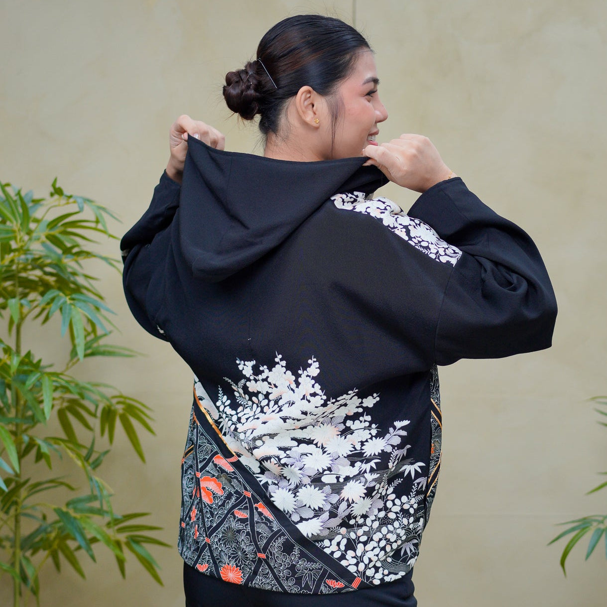 Premium On-hand: Black Hoodie With Zipper | HWZ8312Y