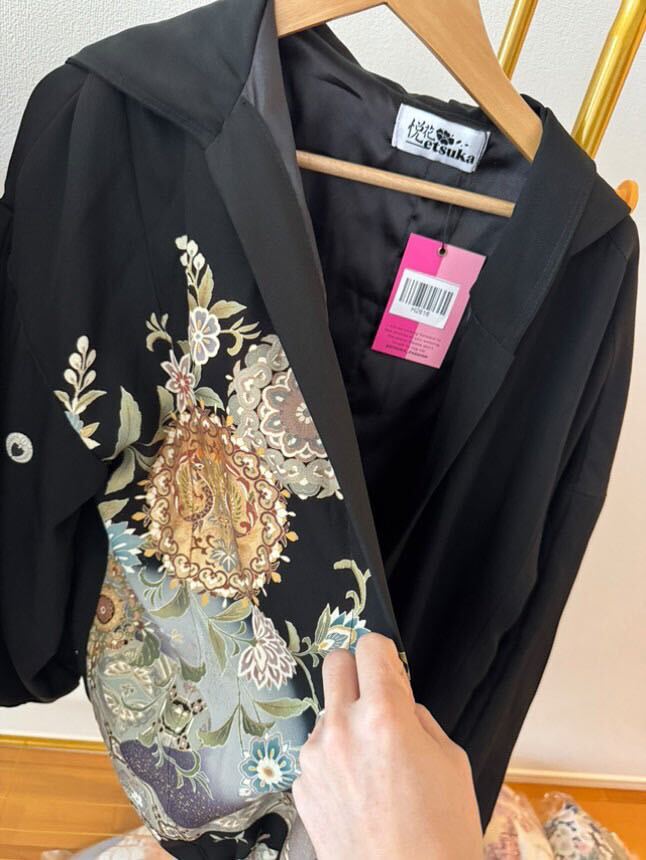 Ap7 On-hand item: AP5-03 Black Hoodie with florals