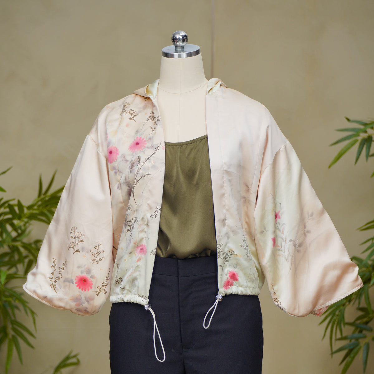 Premium On-hand item: Cream Kodomo Hoodie (Small Size) | HK8742Y -O
