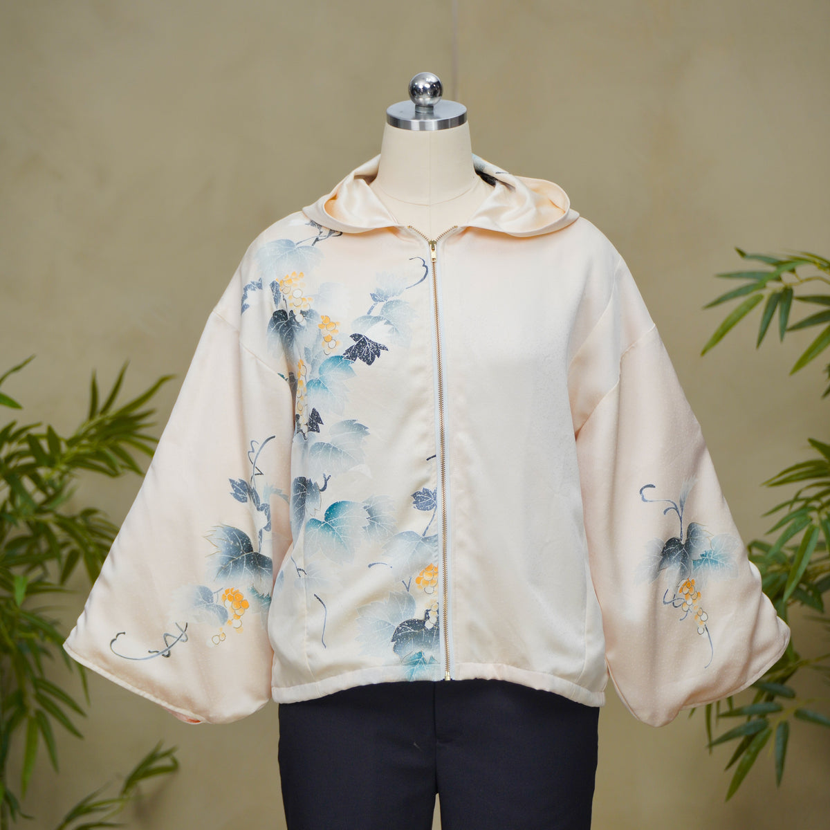 Premium On-hand: Cream Hoodie with Zipper (One Size) | HWZ8737Y -O