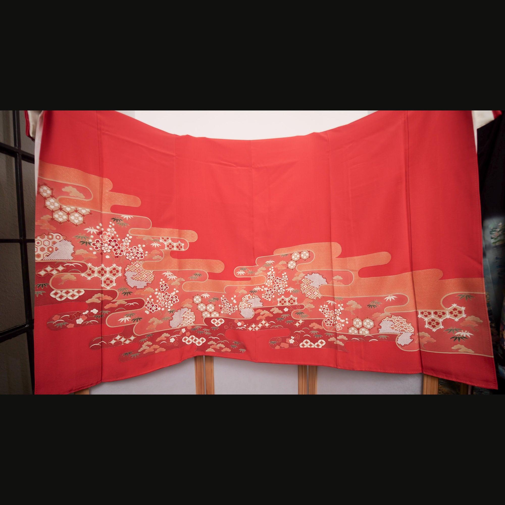 Ja24-4 Fabric: Red Floral Harmony