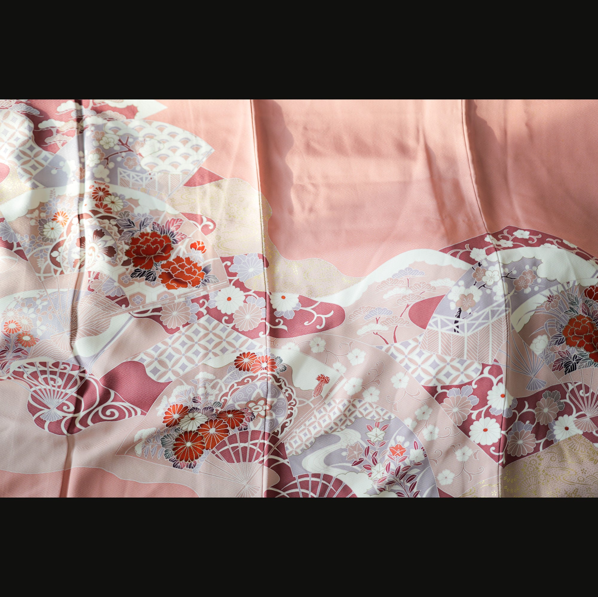 Dec 29 Live: The Dancing Rose; super flowy fabric (D29-26)