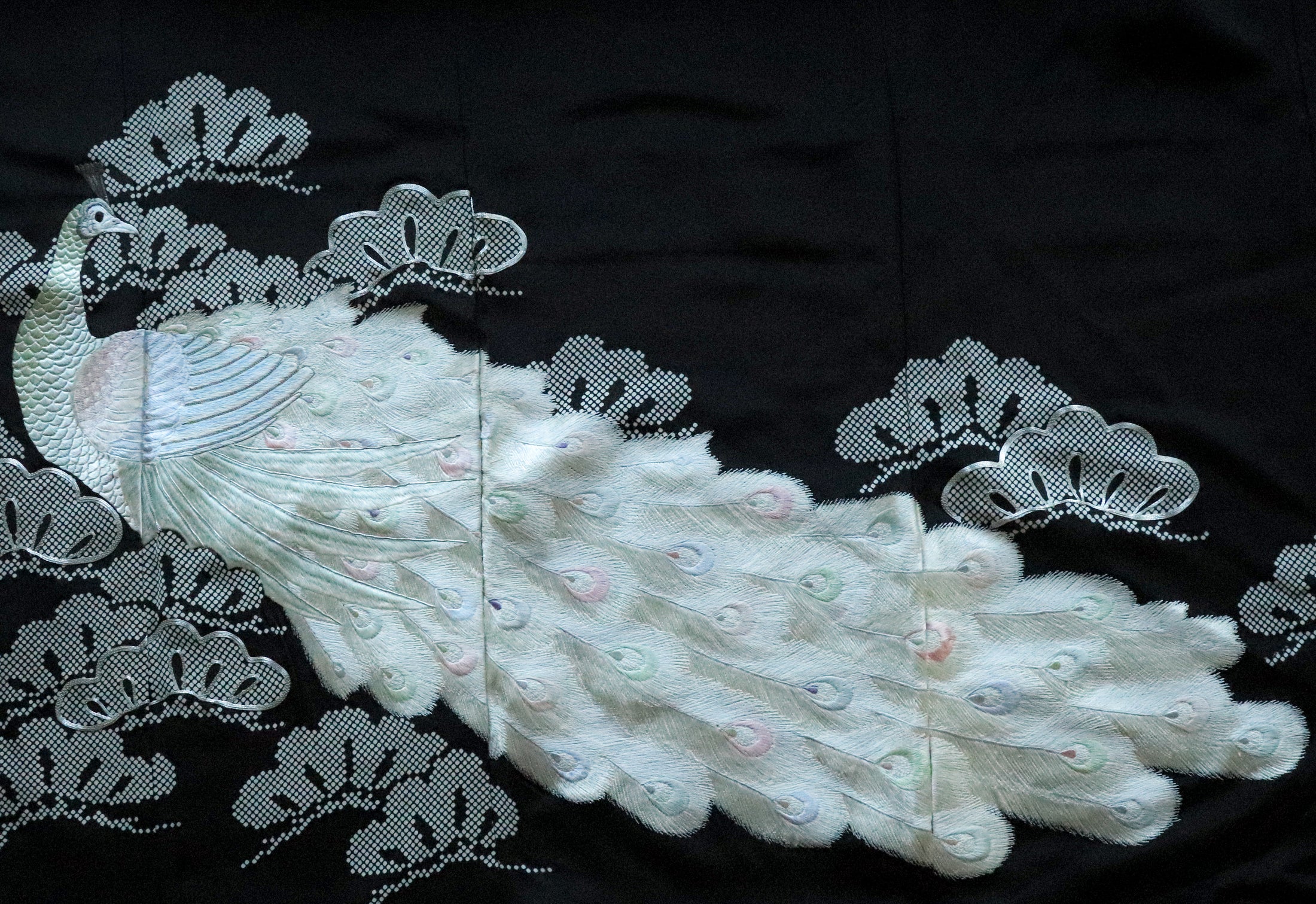 Omakase Fabric: Queen Peacock