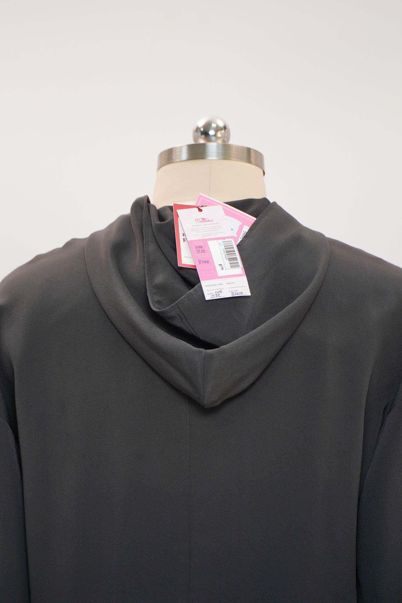 WC 32 campaign: Black Hoodie With Zipper | HWZ7906Y