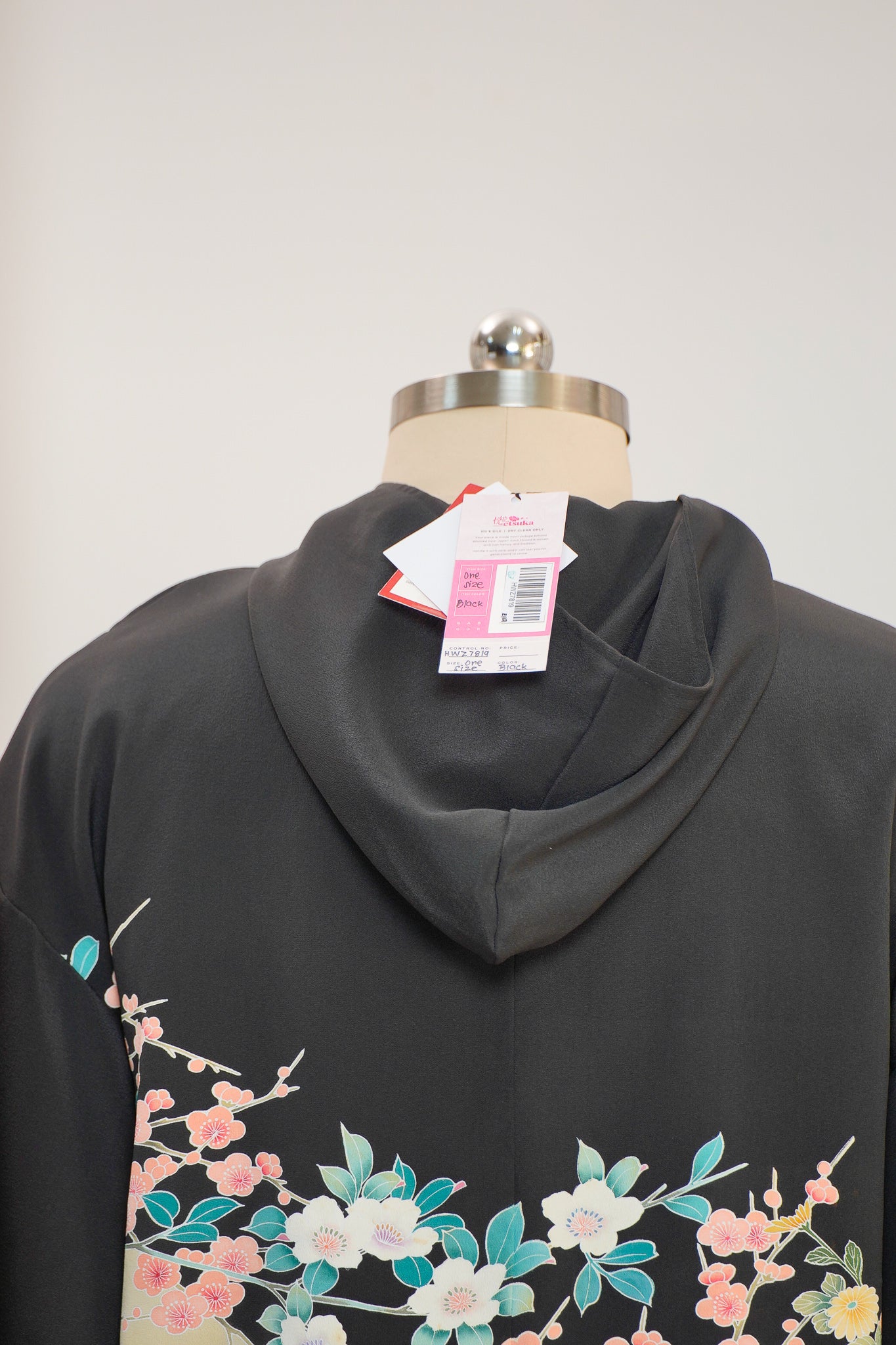 WC 32 campaign: Black Hoodie With Zipper | HWZ7819Y